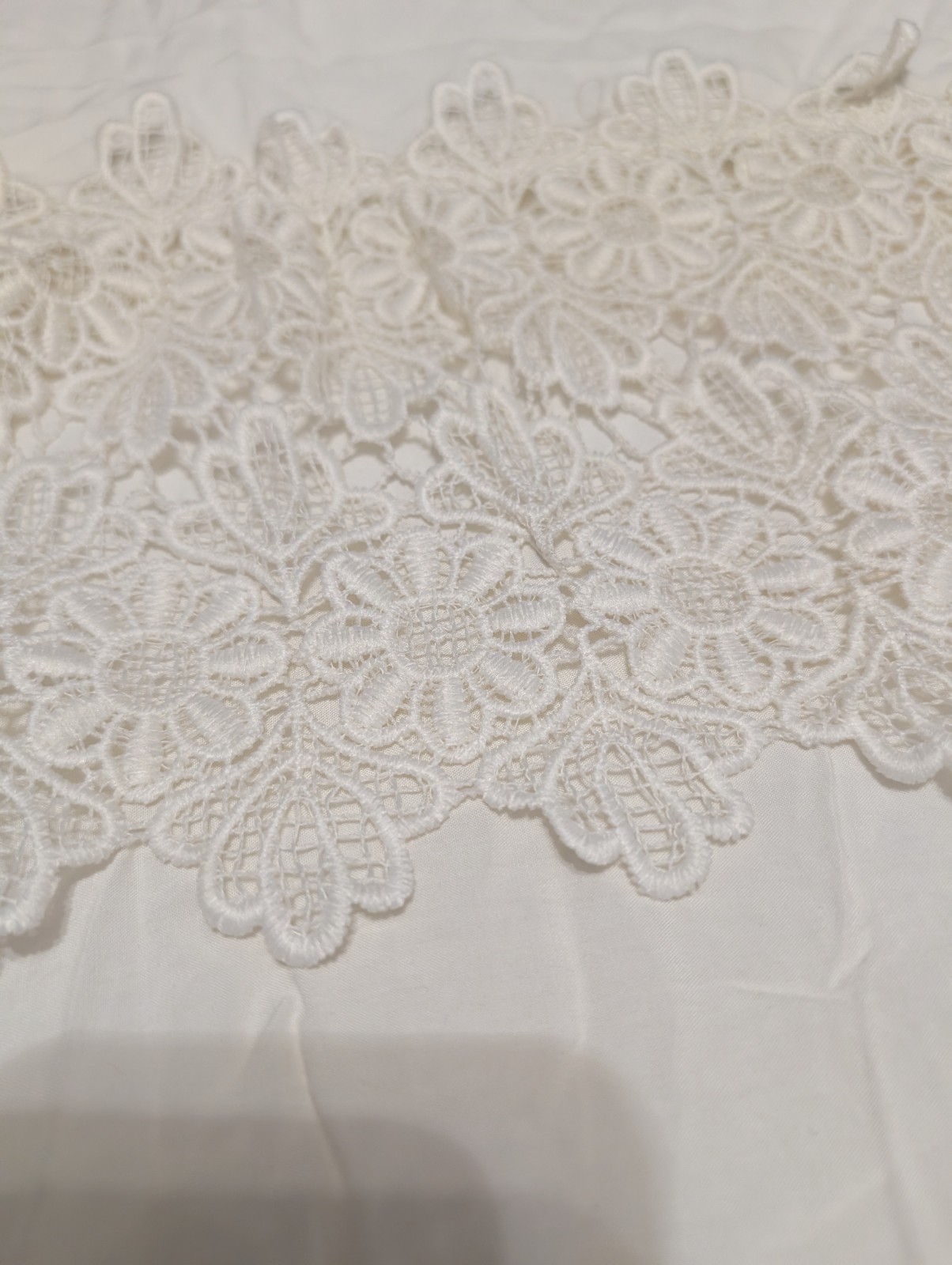 Solitaire Vintage Vanity Fair White Lace Trim Full Slip, Size M Regular