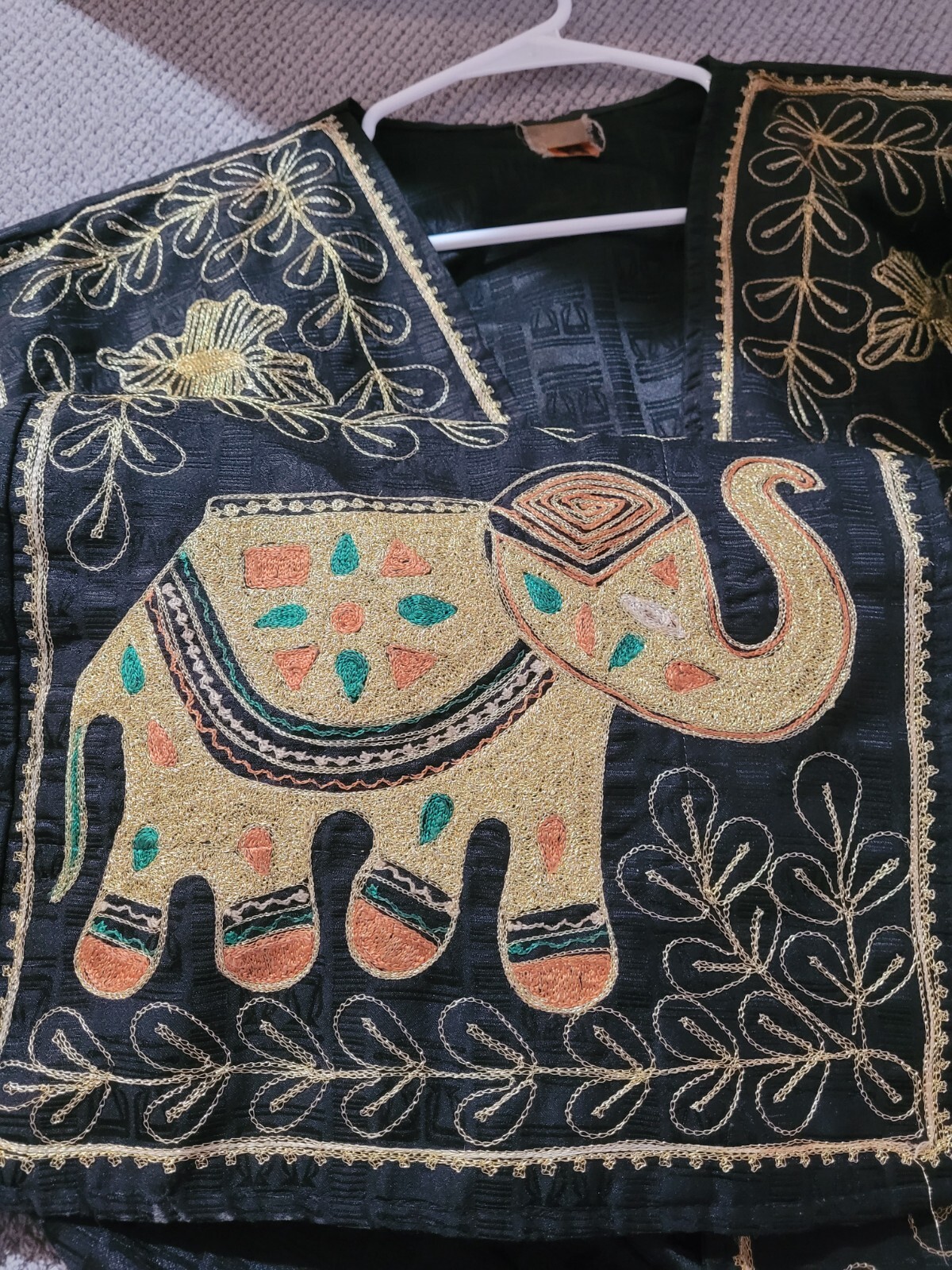 VINTAGE AUTHENTIC- Embroidered Elephant INDIA/NEPAL Silk Long Sleeve Jacket-XL
