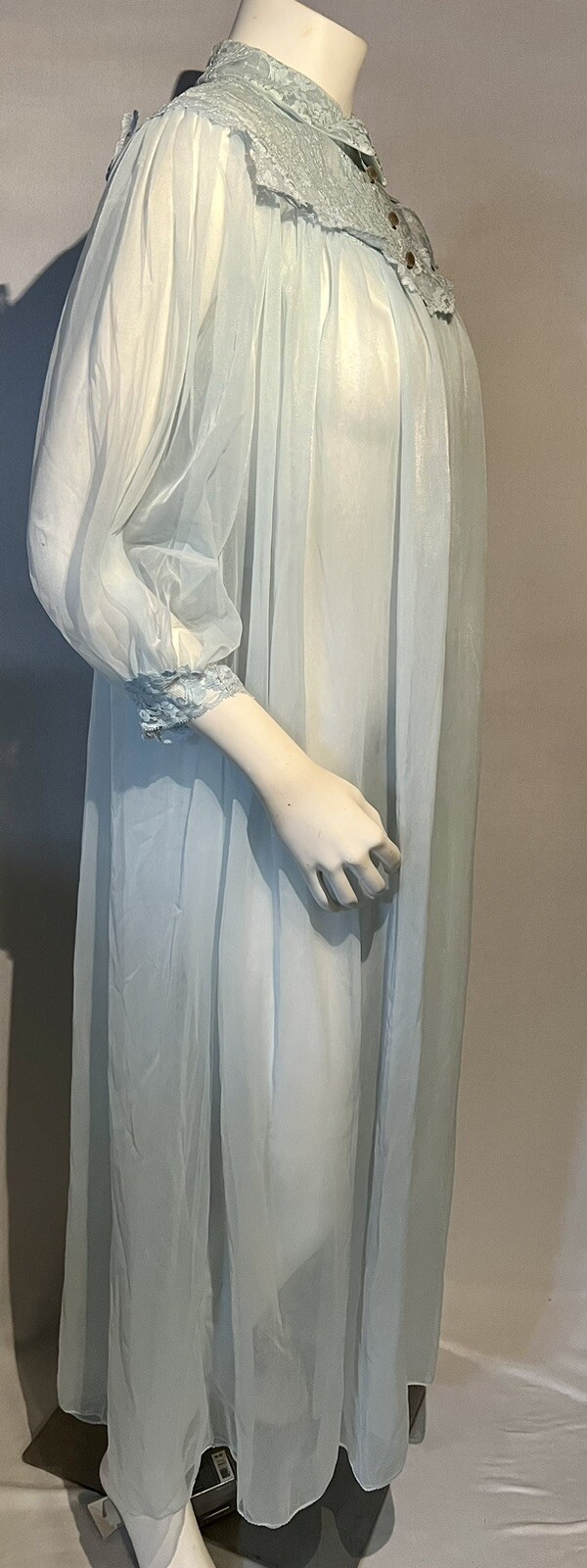 Vintage 1960s Pinehurst Light Blue Nylon Chiffon Lace Full Length Peignoir Robe