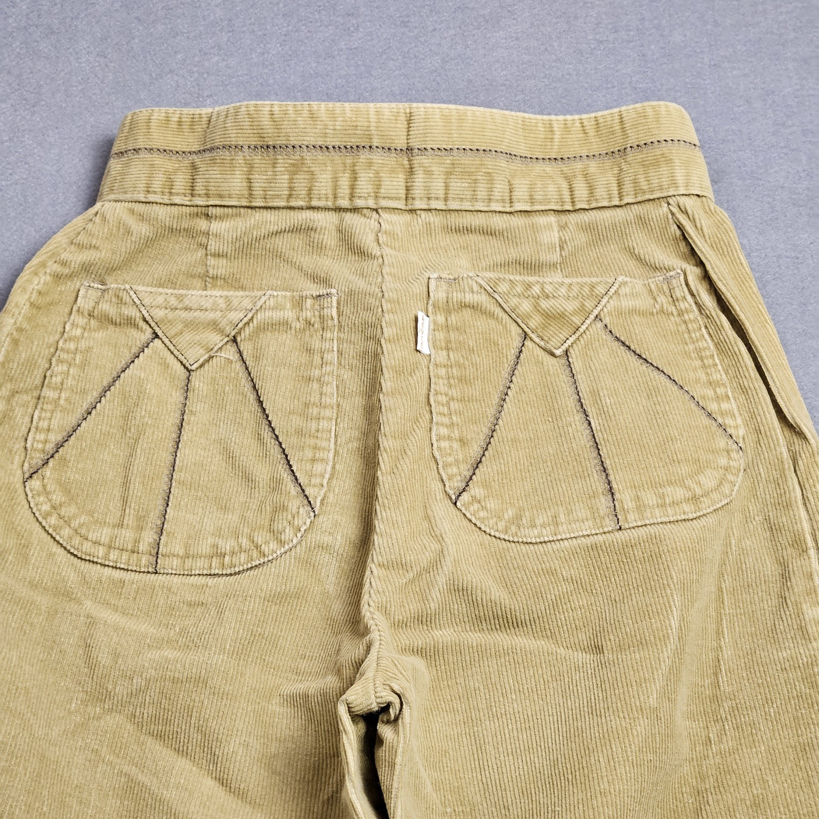 Vintage 70’s Levis Flared Corduroy Pants Womens Size 5 Measures 23×32