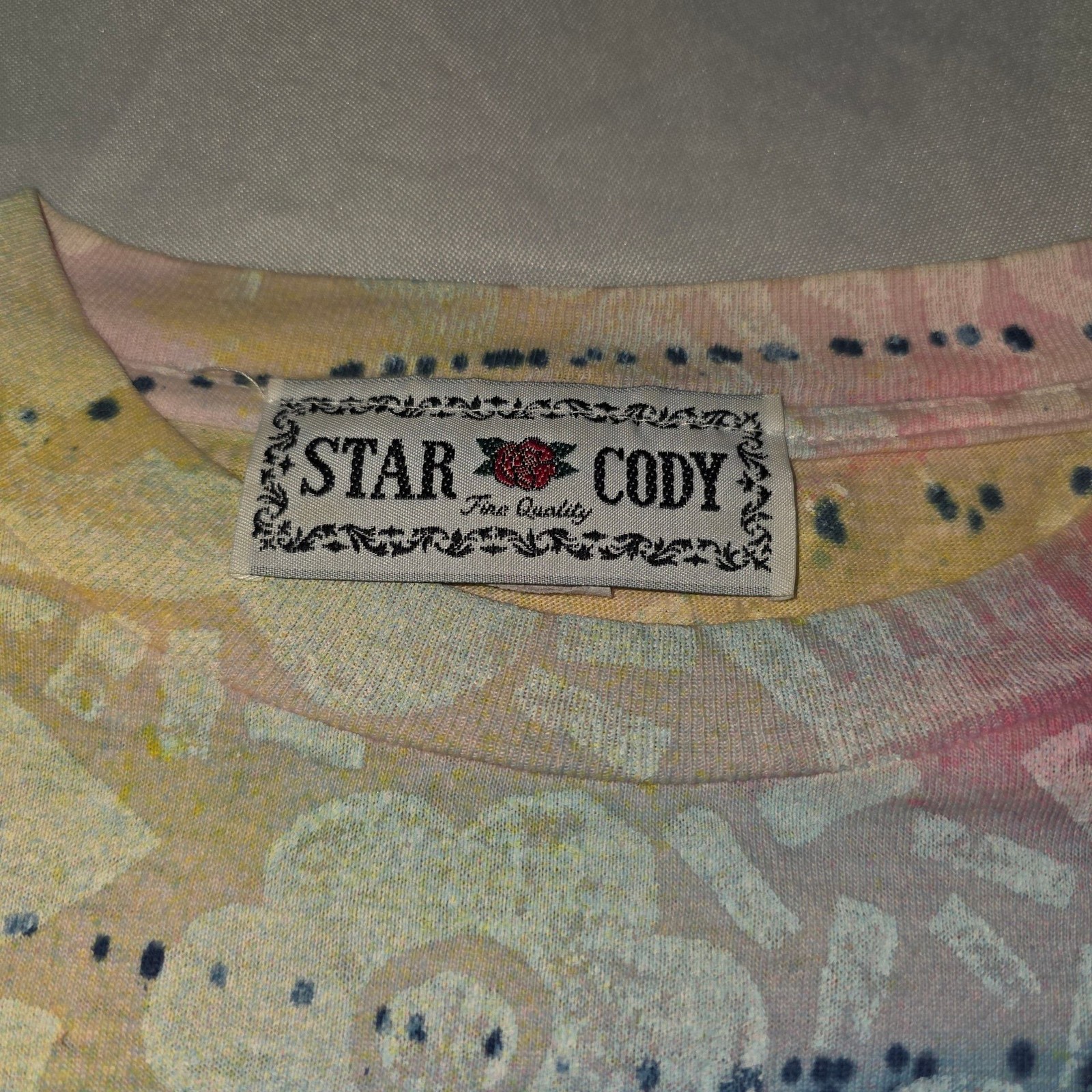 Vintage Star Cody Western Rainbow single stitch T-Shirt women&rsquo;s shoulder pads