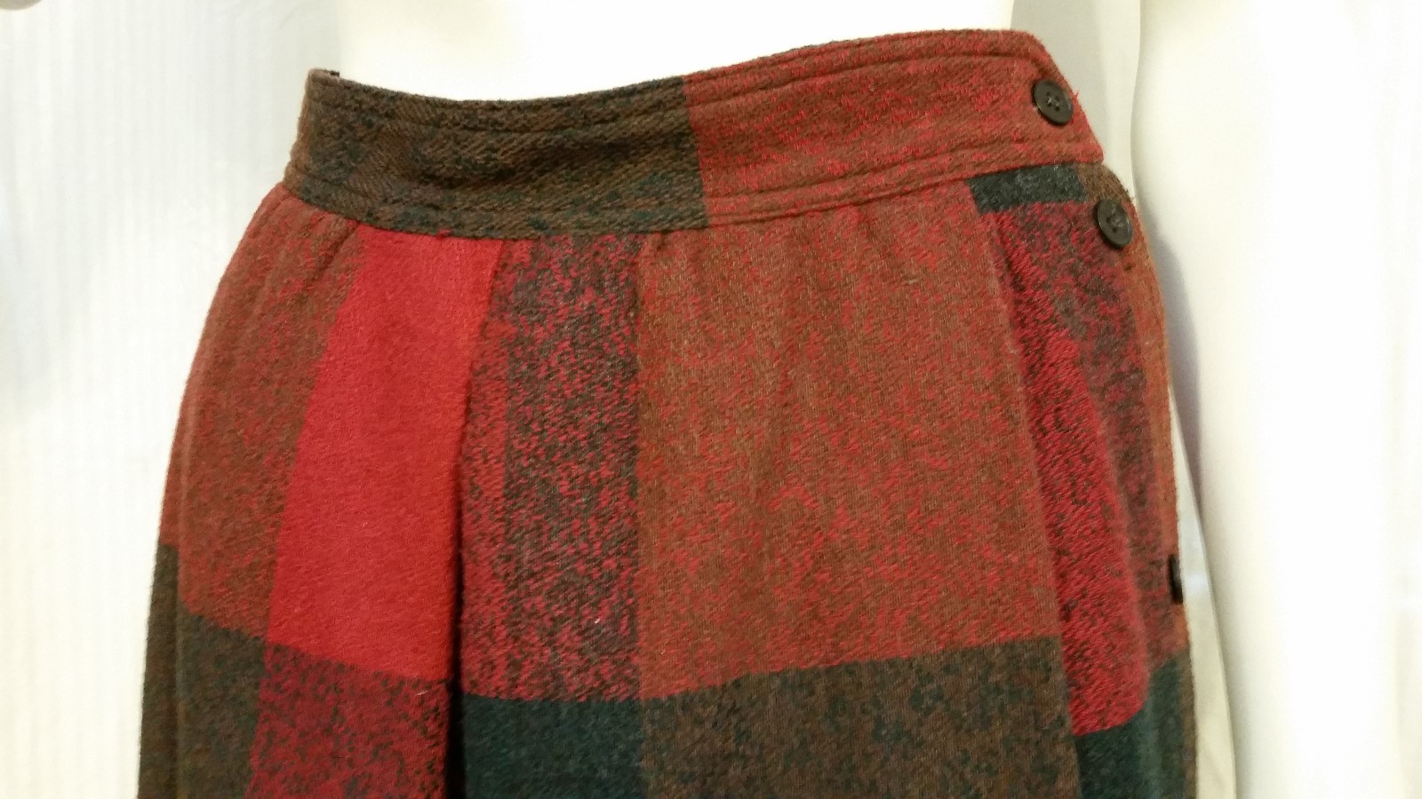 Vintage RAFAELLA PLEATED PLAID SIDE BUTTON SKIRT – Red Brown – Waist 28 in.