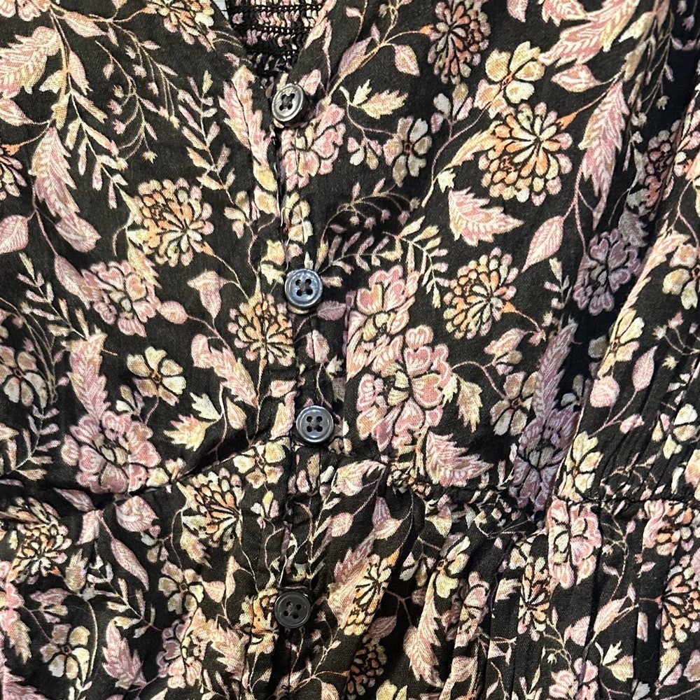 Old Navy Gray Floral Blouse with Flutter Sleeve NWT
