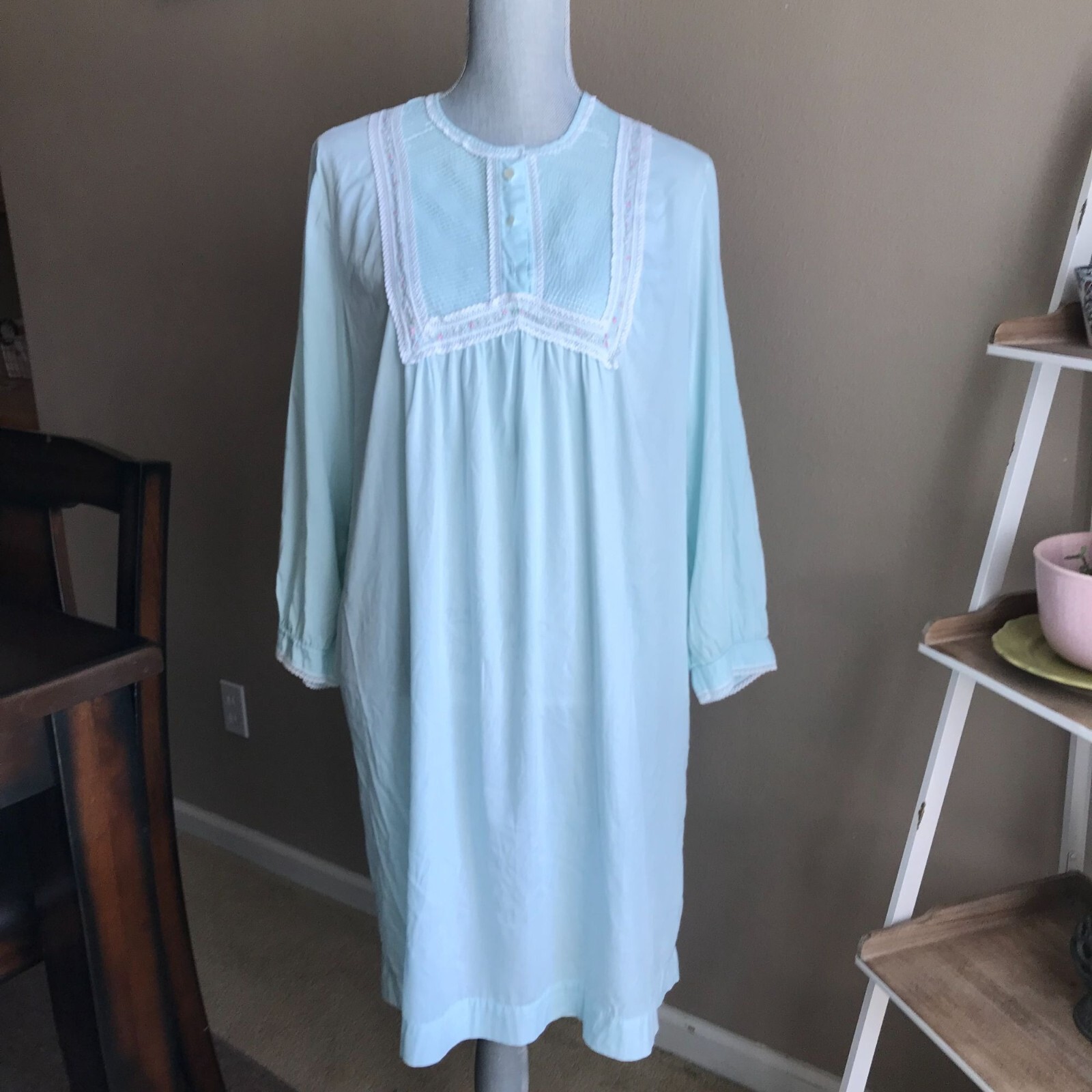 Vintage BARBIZON Donnie Kay Nightgown Eveningwear Rayon/Nylon Blend – Large