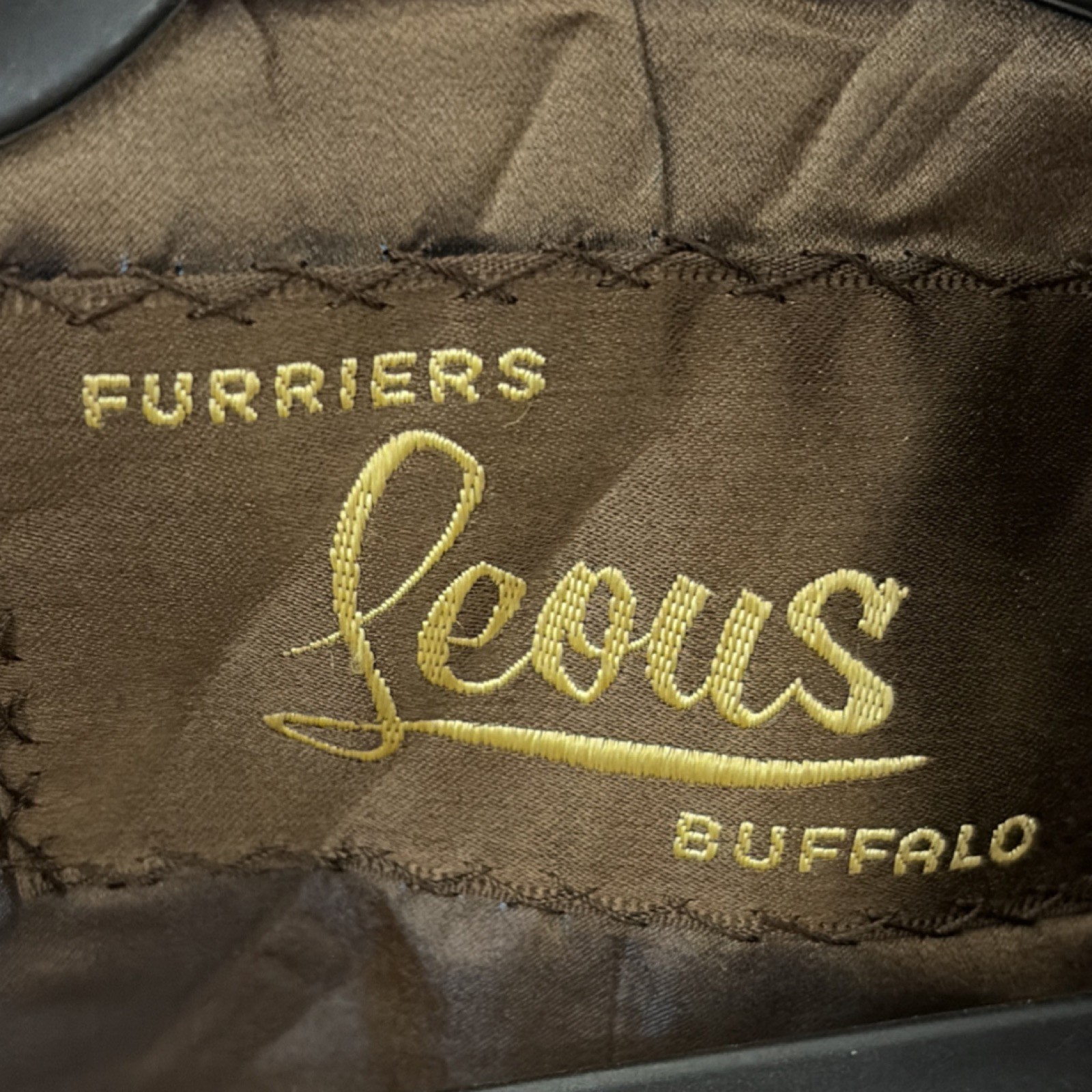 Leous Buffalo Fur Coat Vintage Regular Size Stylish Brown Fur Outerwear Classic
