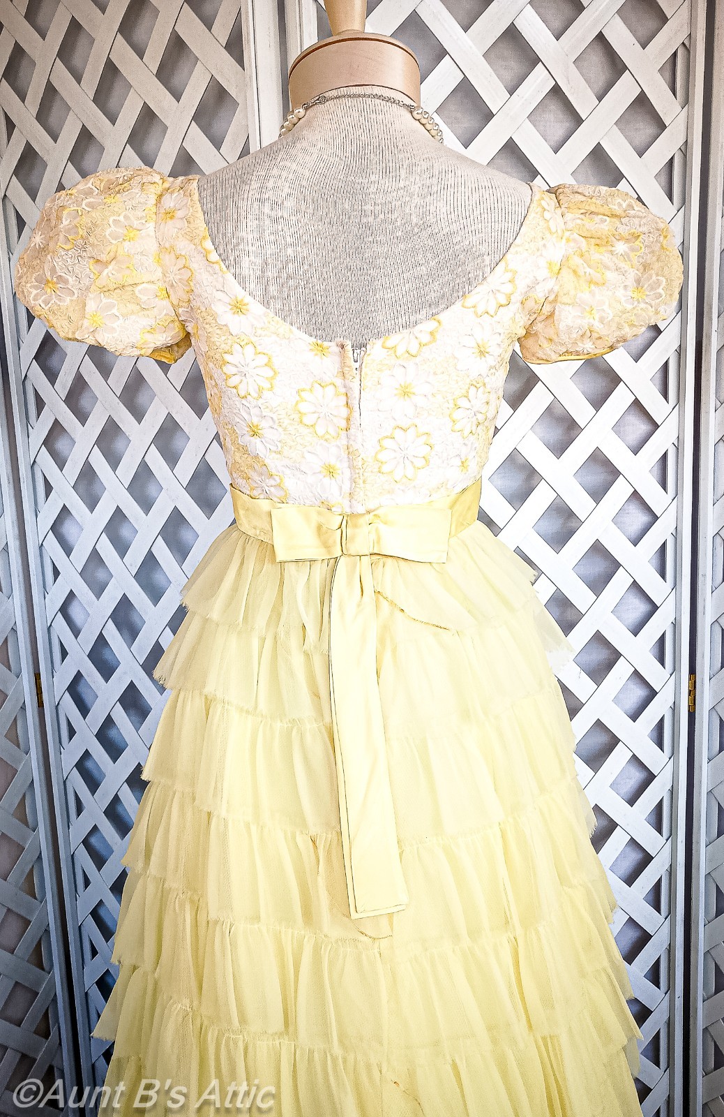 Vintage 60&rsquo;s Nadine Yellow Daisy Pattern Tiered Ruffled Formal/Prom Gown SM
