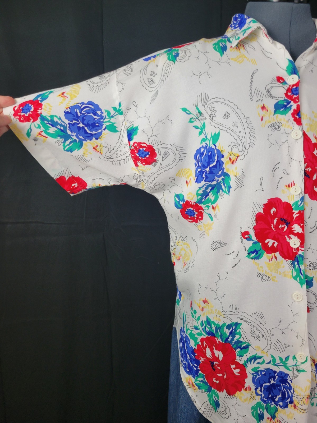 Vtg JP Cllctns White S/S Button Down w Red/Blue/Yellow/Green Florals Size S/M?
