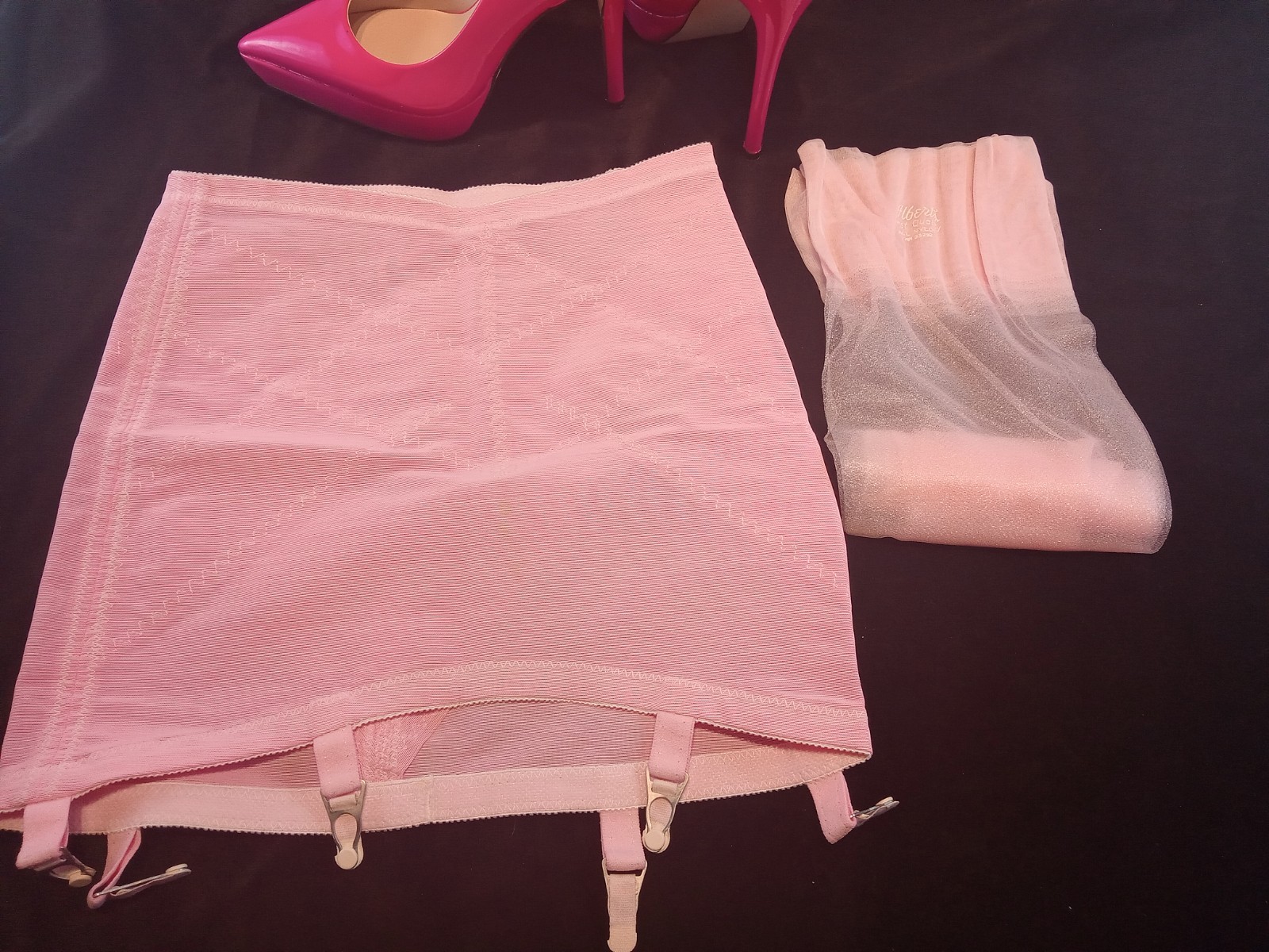 SISSY PINK OPEN BOTTOM GIRDLE & WET LOOK SISY PINK VTG NYLON STOCKINGS