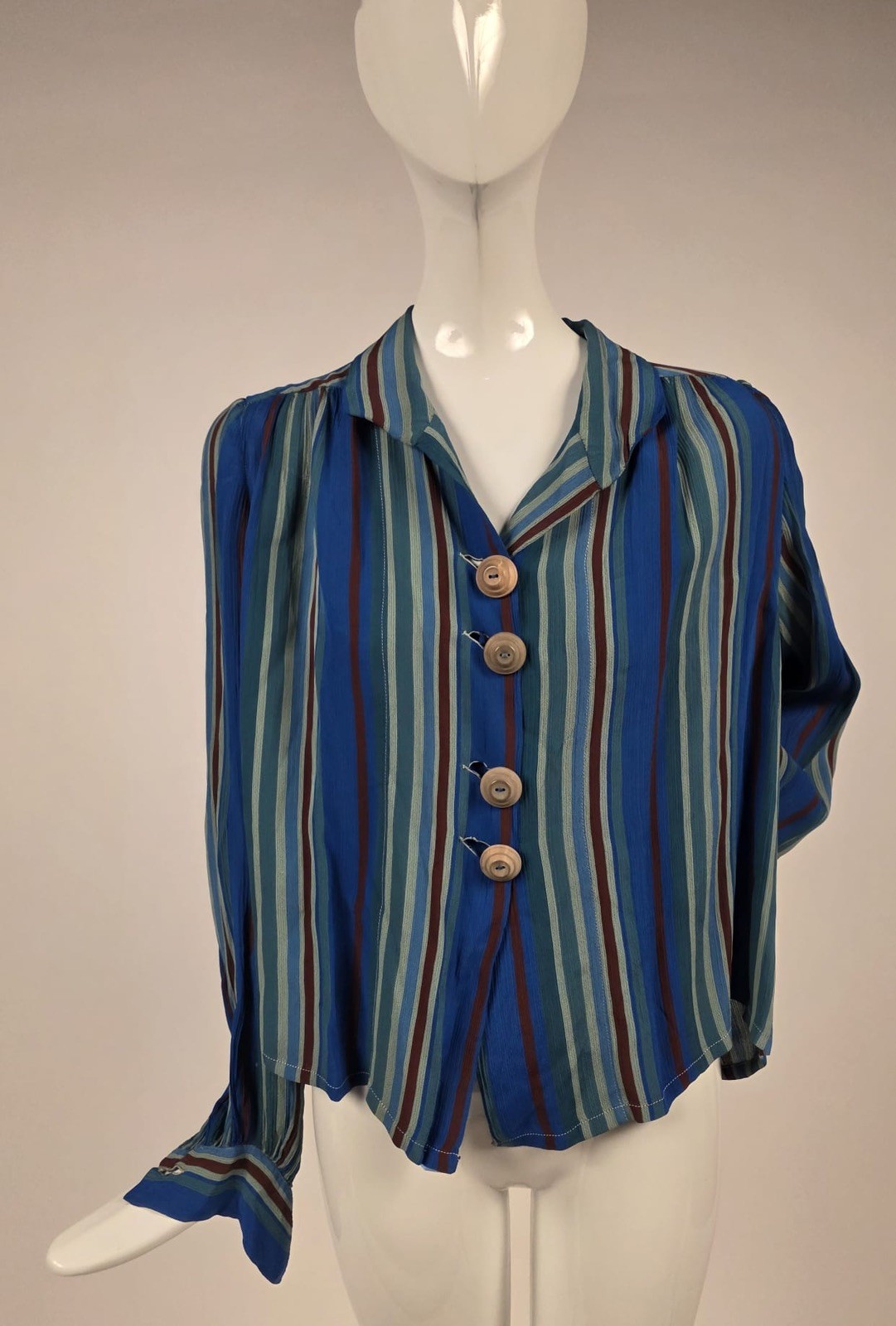 VINTAGE 1930’S RICH STRIPED RAYON BLOUSE W WOOD BUTTON CLOSURE