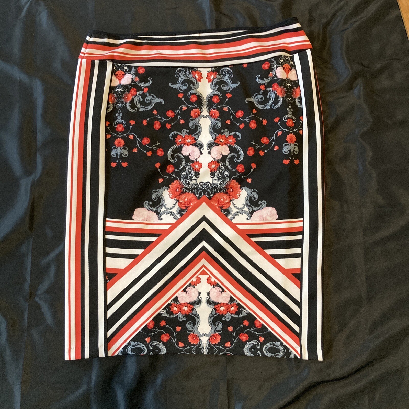 Bisou Bisou women&rsquo;s skirt colorful geometric design Midi size L