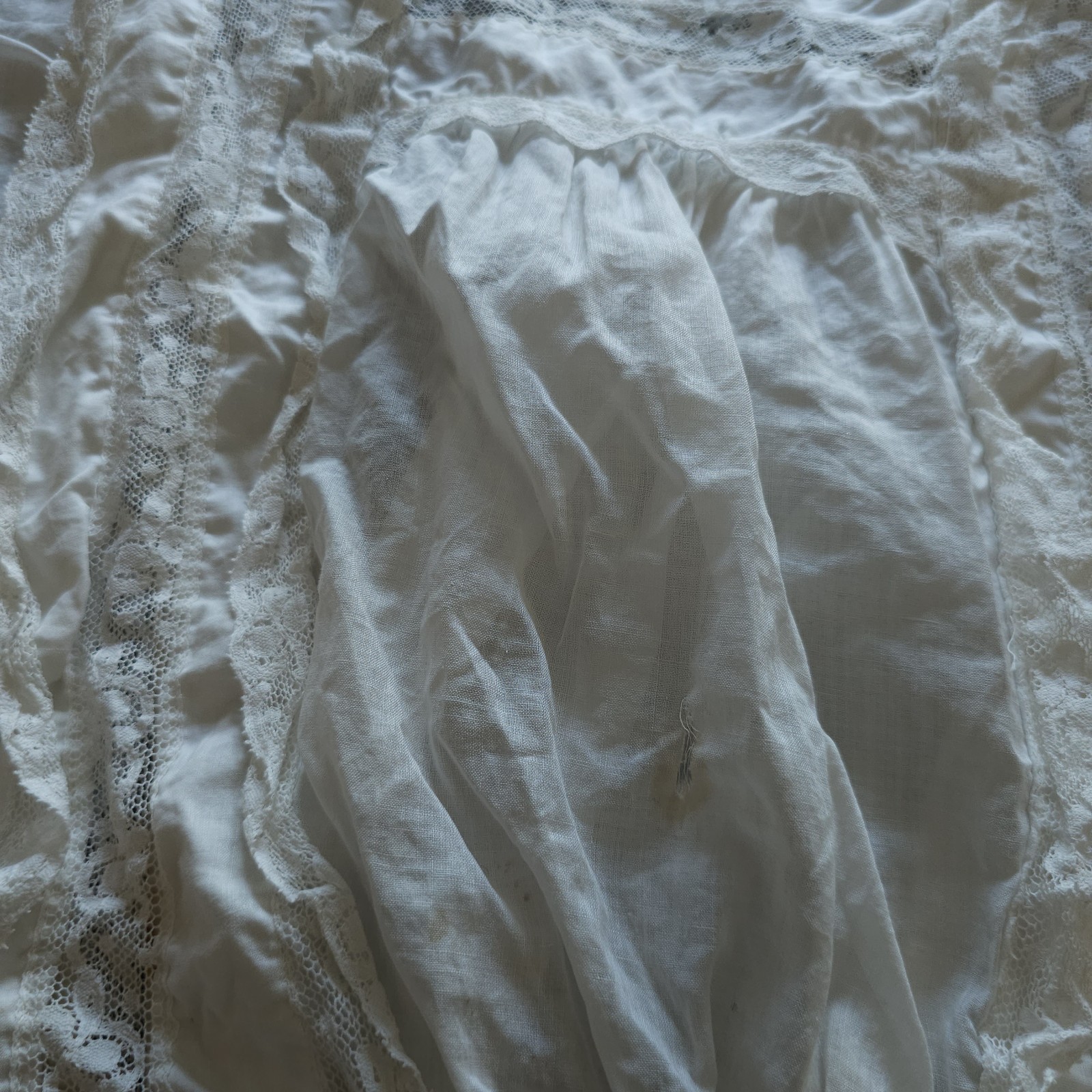 White Lace & Cotton Blouse w/ Floral Embroidery Antique 1910s Edwardian Shirt