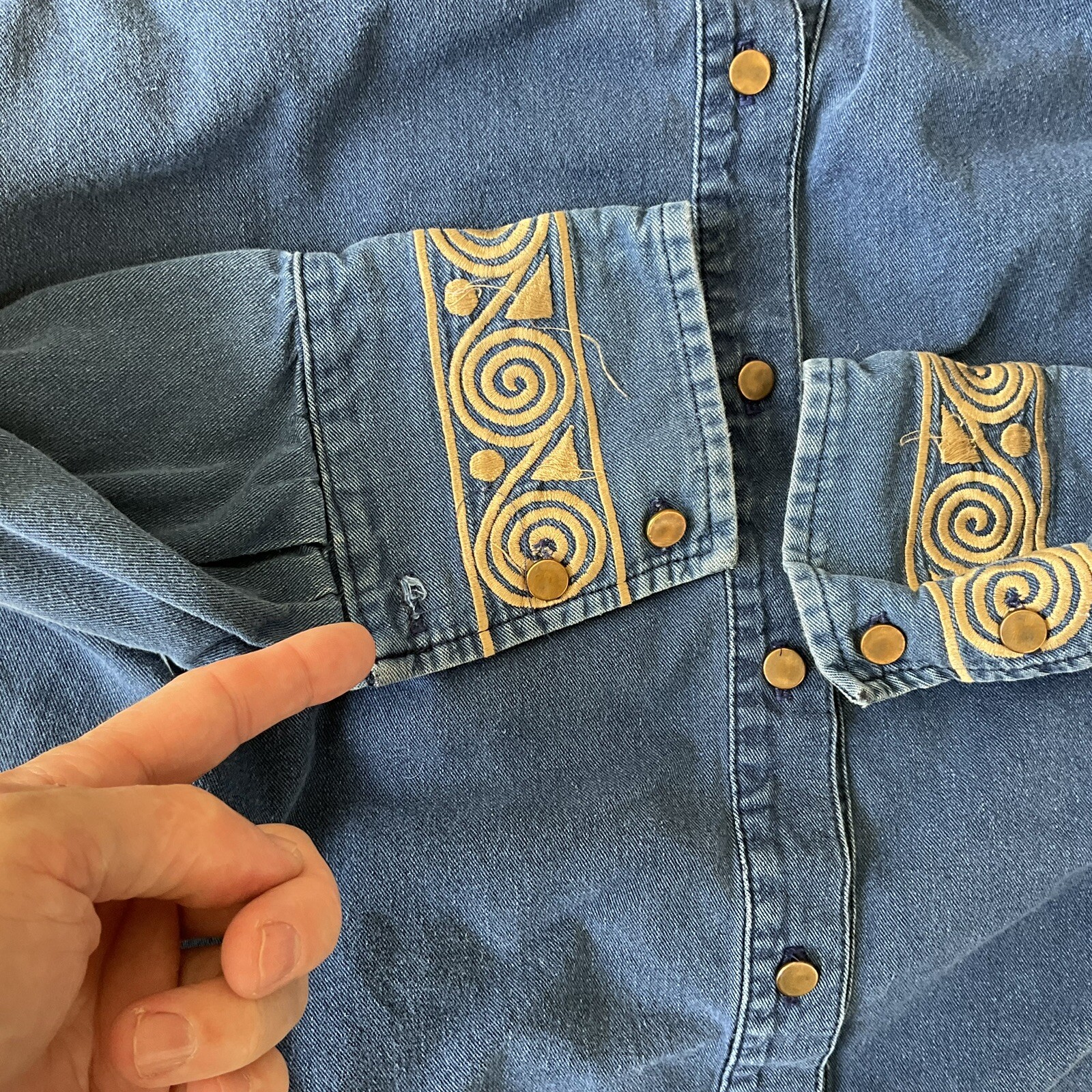 Vintage Bar N None Shirt Woman&rsquo;s Large Long Sleeve Denim Embroidered Cuffs USA