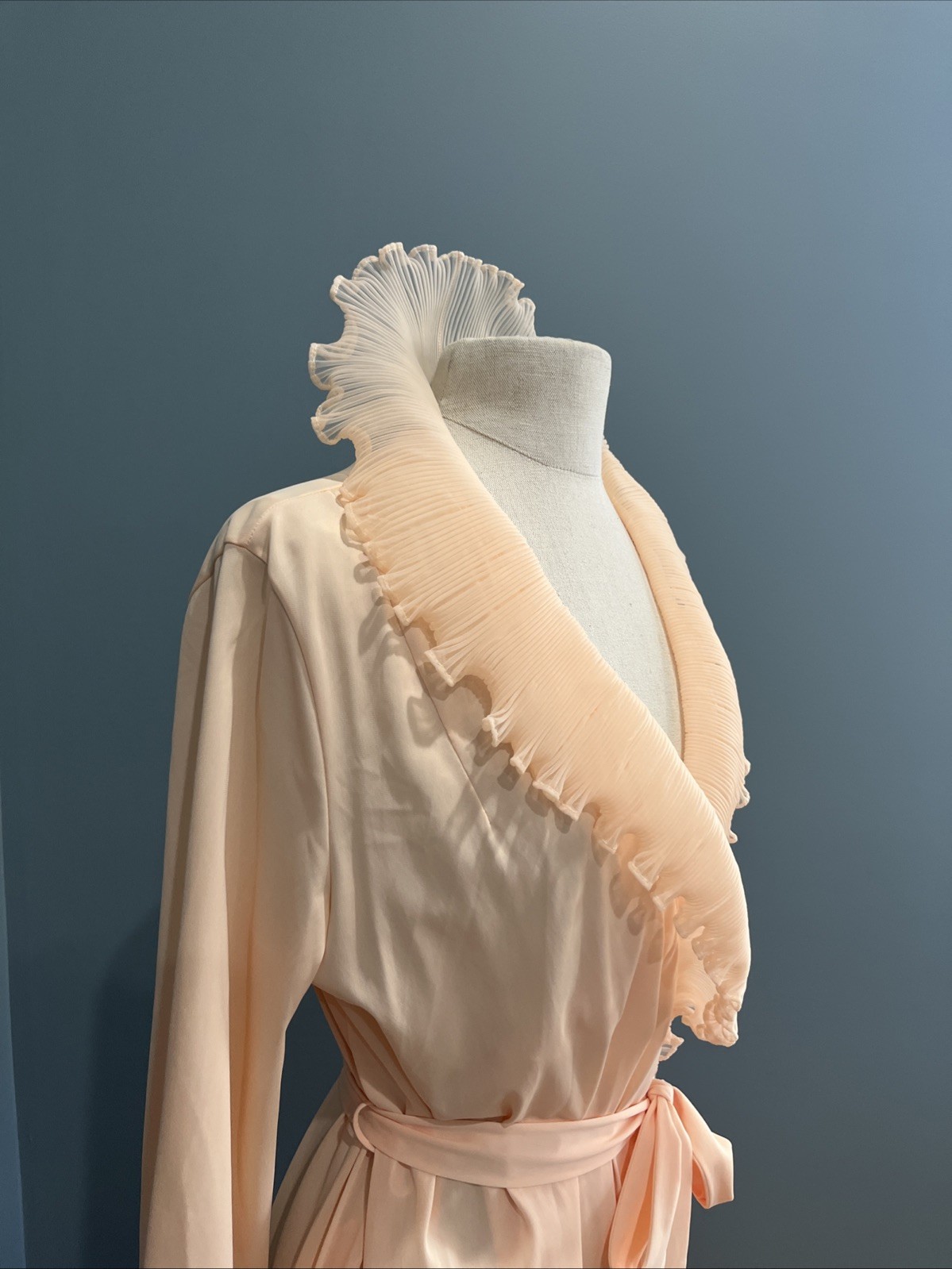 Vintage GOSSARD peach FULL LENGTH ROBE chiffon collar romantic coquette M MEDIUM