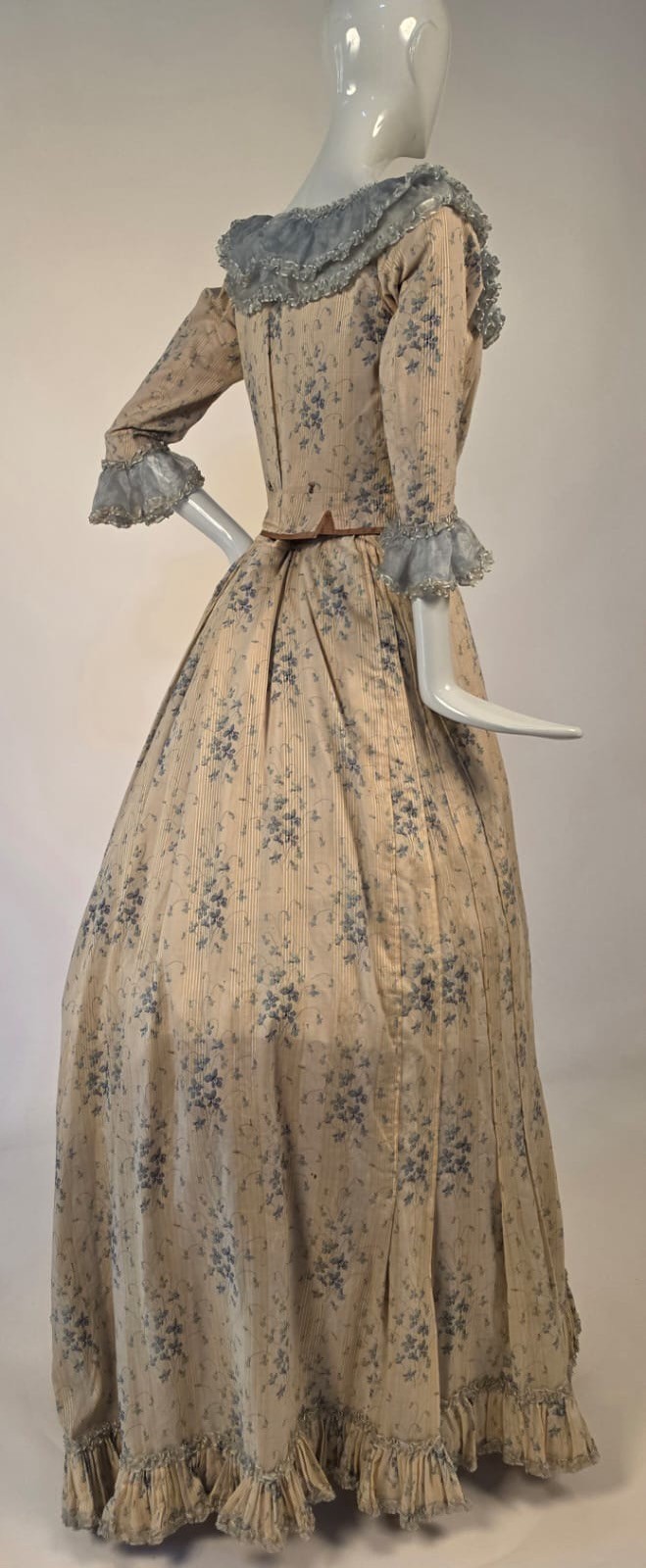 VICTORIAN VIOLET + CREME PRINT 2 PC DRESS W VOILET SILK MOIRE RUFFLES + TRAIN