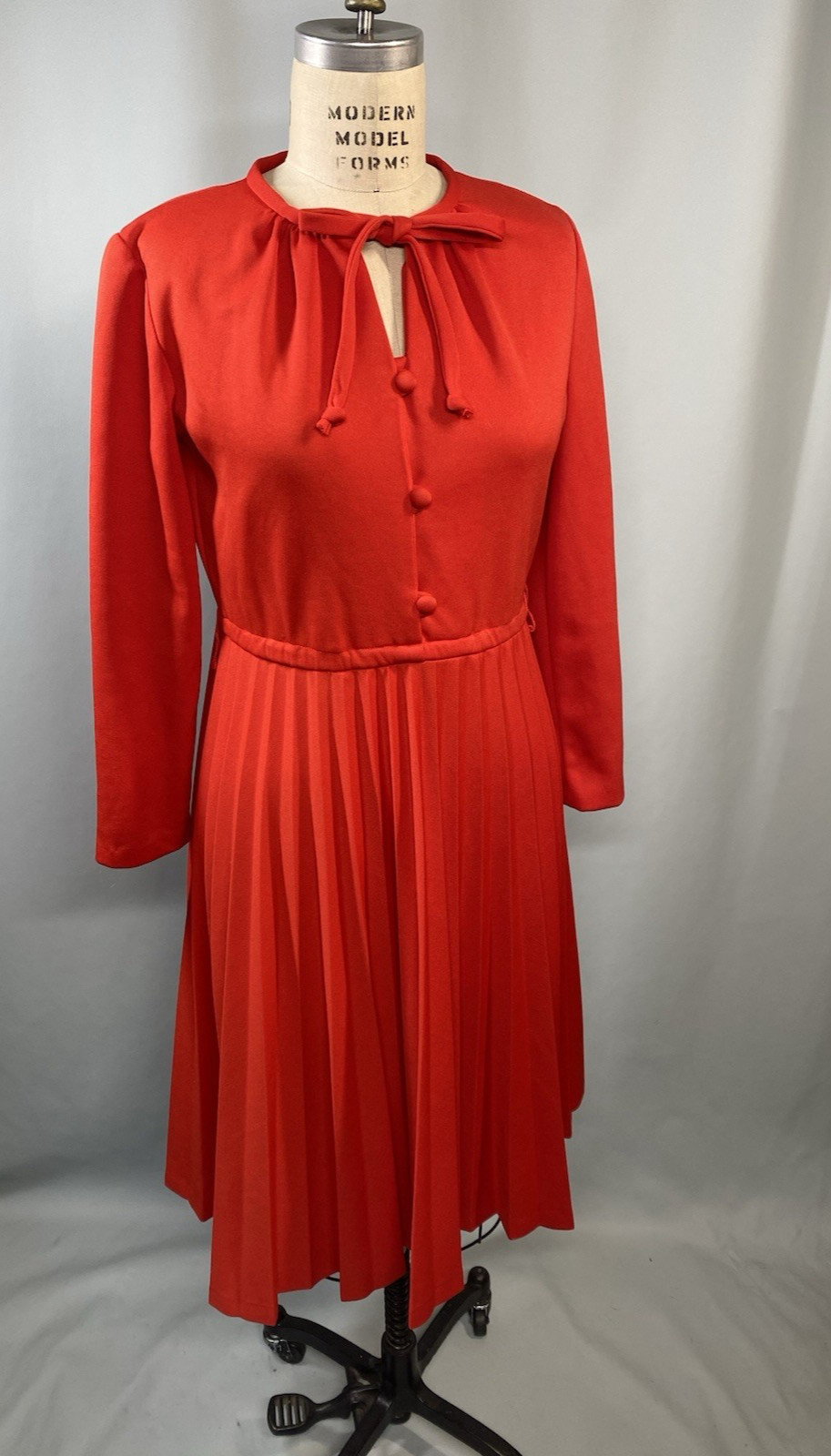 Vintage Dress SIZE MEDIUM red pleated double knit 60s 70s shirtwaist classic