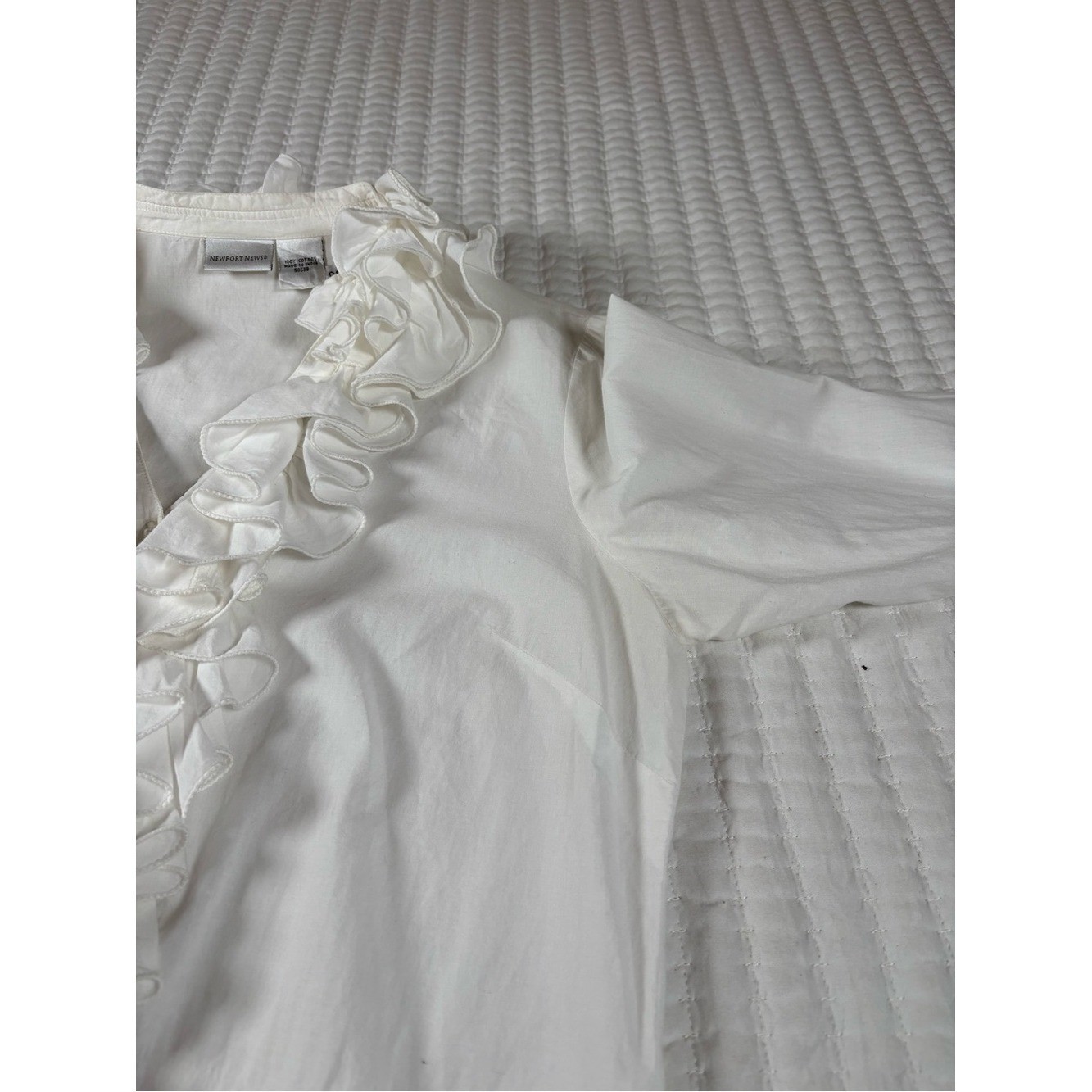 Newport News White Ruffle Button Front Blouse Womens 8 Cotton Victorian Romantic