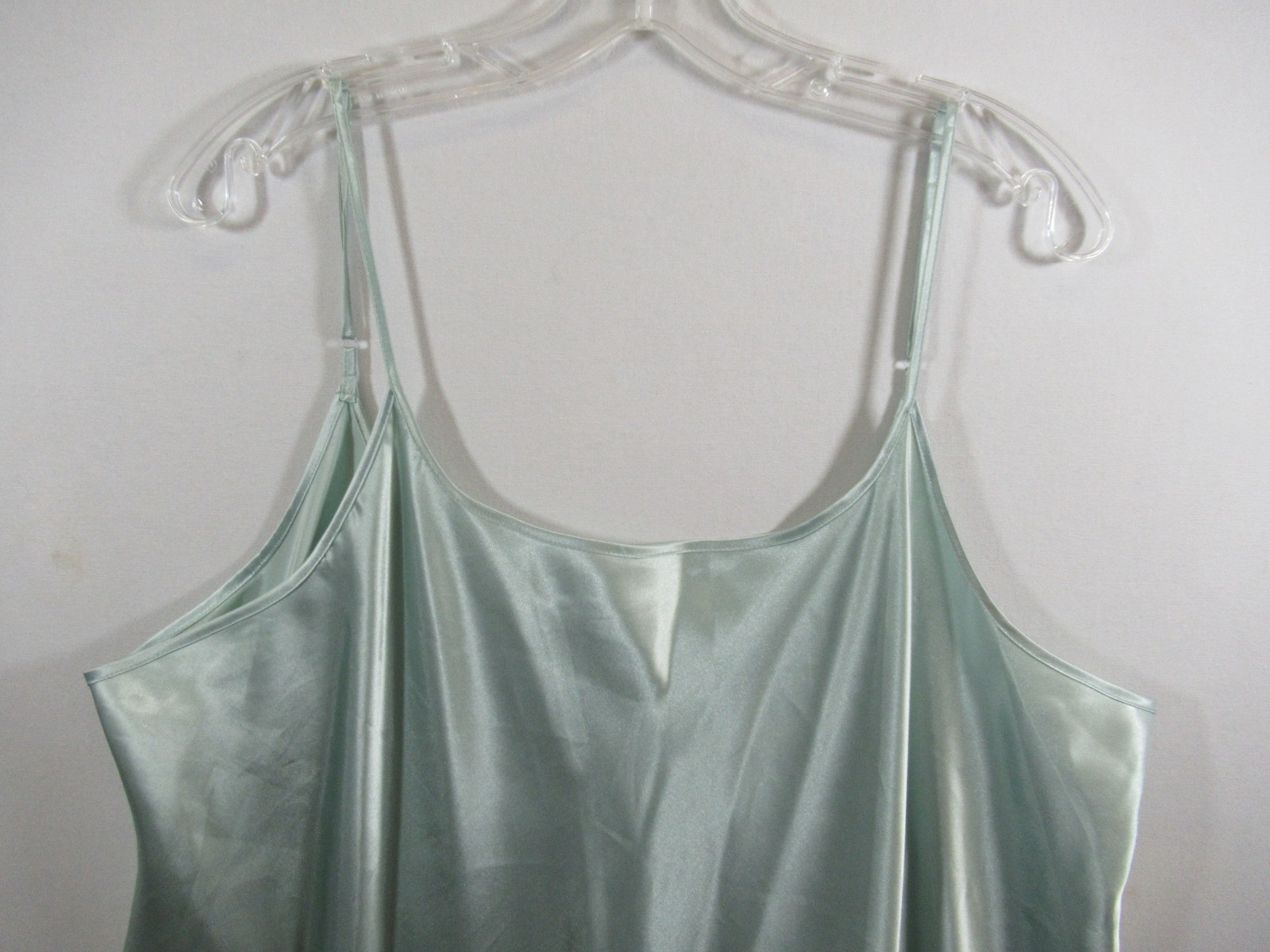 Vtg Delicate Treasures Shiny Satin Nightgown Plus Size 2X Sleeveless Feminine