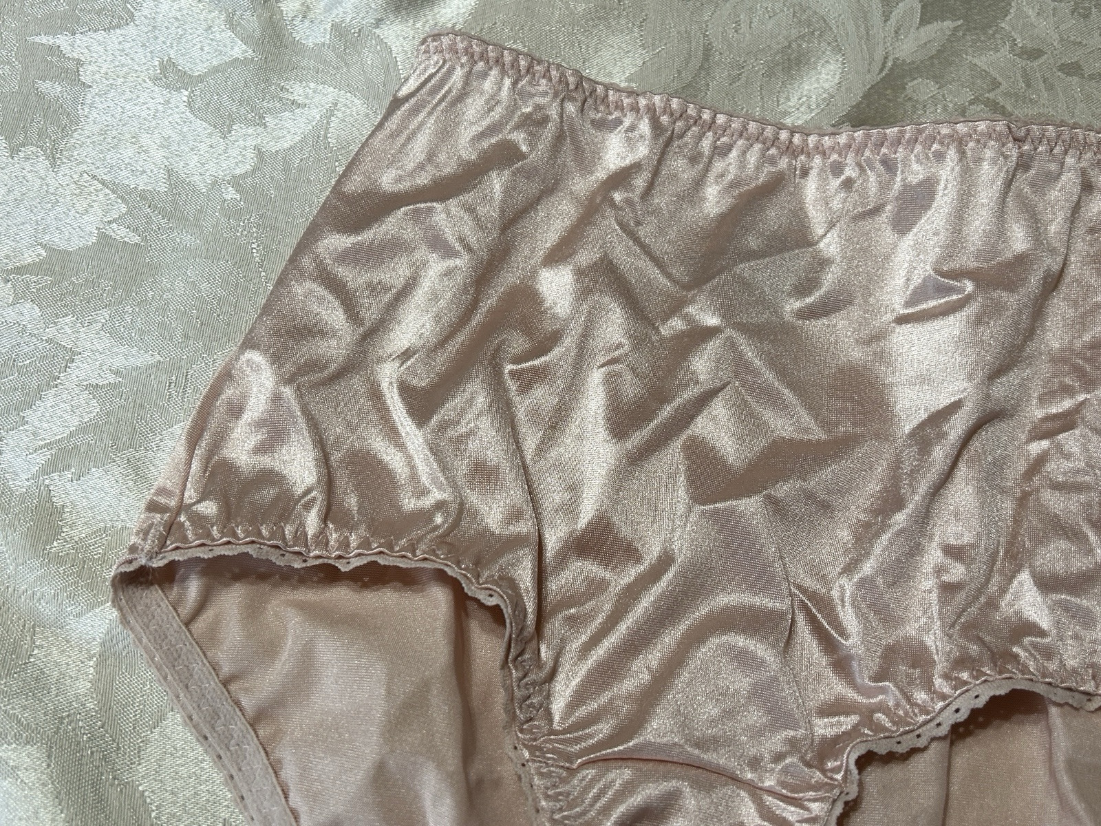 NWOT Vtg VANITY FAIR 40301 Second Skin Satin S Pink Brief Panties #328