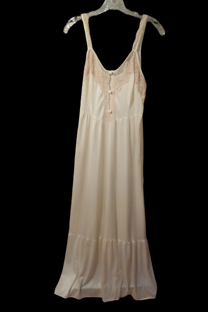Vtg. Texsheen Nightgown Ivory Prairie Style Wide Ruffle Hem Nylon Sz M