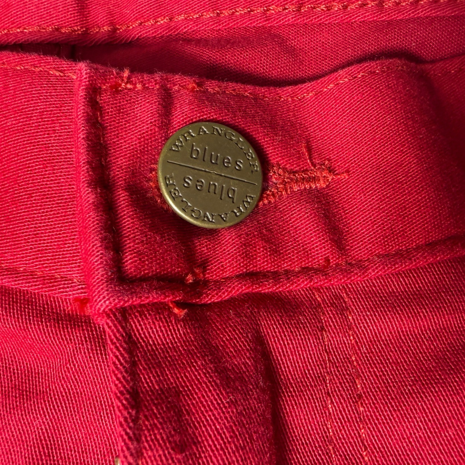 Vintage Wrangler Blues Red Denim Shorts – Women&rsquo;s Size 8 AVG