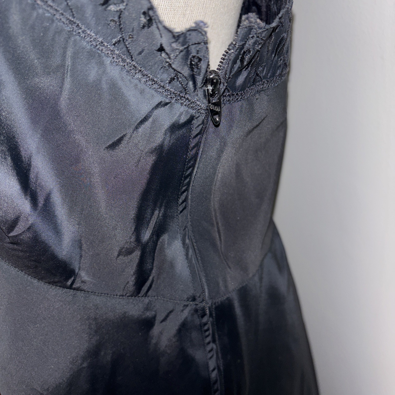 Vtg EXCELLE Barbizon Full Slip Black Taffeta Embroidered Trim w/ Zipper 38S