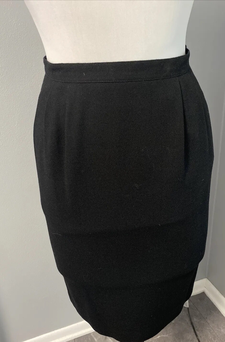 Vtg BERT NEWMAN 2-Pc Wool Black/Red Skirt Asymmetric Button Jacket Suit SZ 10