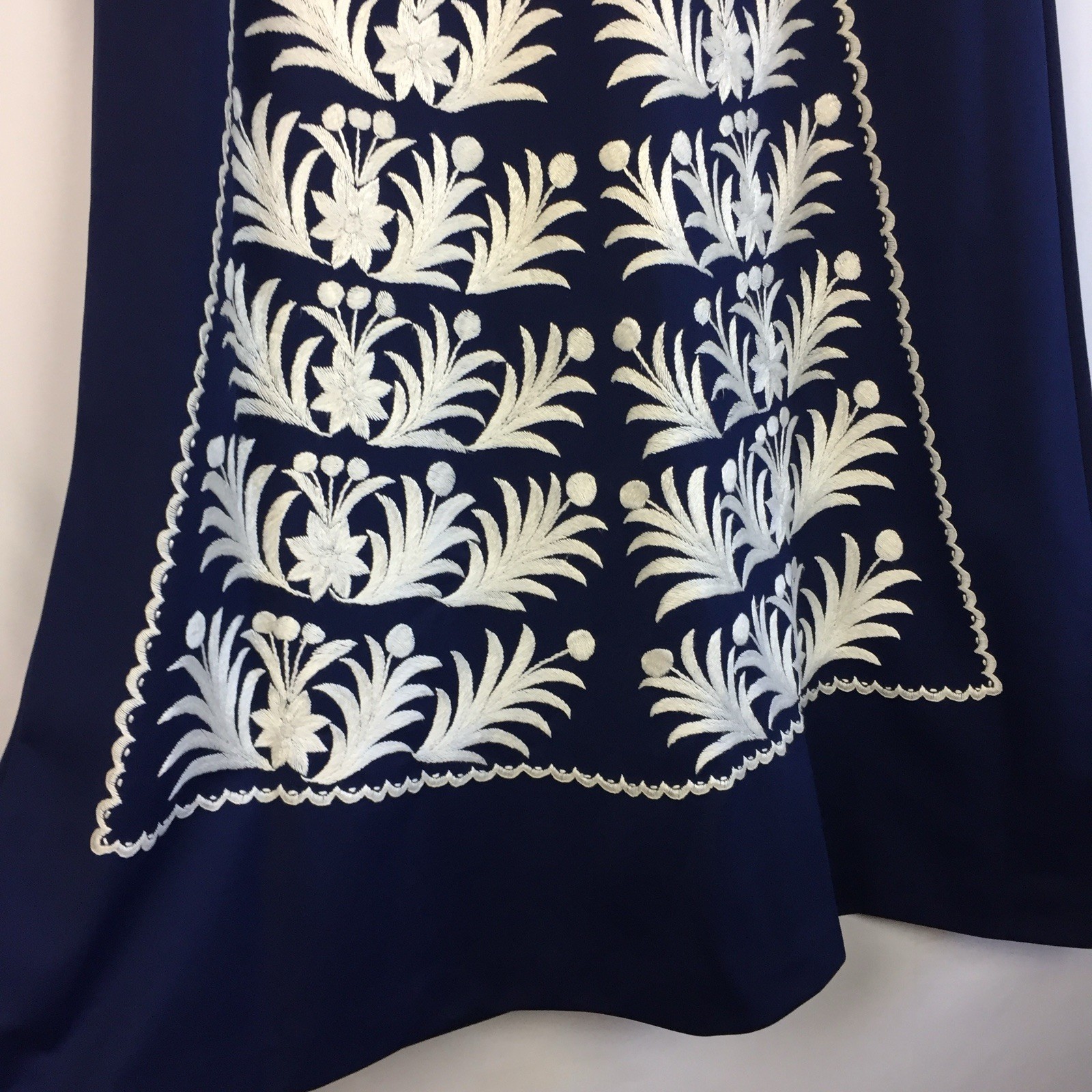 VTG Hand Embroidered Maxi Hostess Gown Dress 3/4 Bell Sleeves Knit 8-10 Bust 39&Prime;