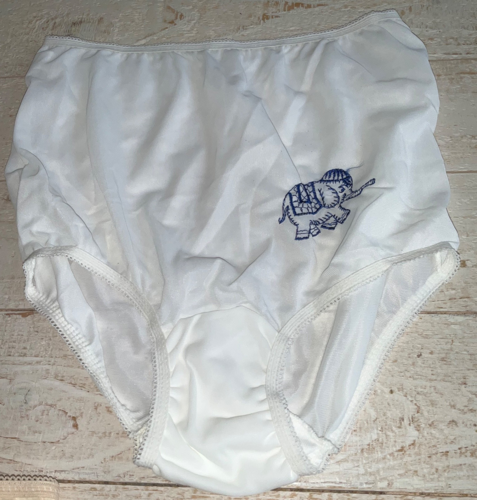 VTG 80s Sears WHITE NYLON NWOT SZ. 5 GRANNY MADE IN USA W/HAND EMB. ELEPHANT