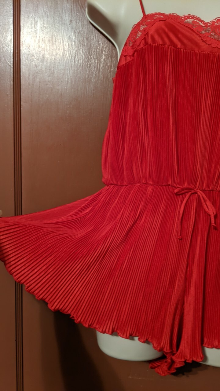 NWT!! RED VINTAGE VTG MISS ELAINE PLEATED TEDDY/ROMPER/BODYSUIT-MEDIUM