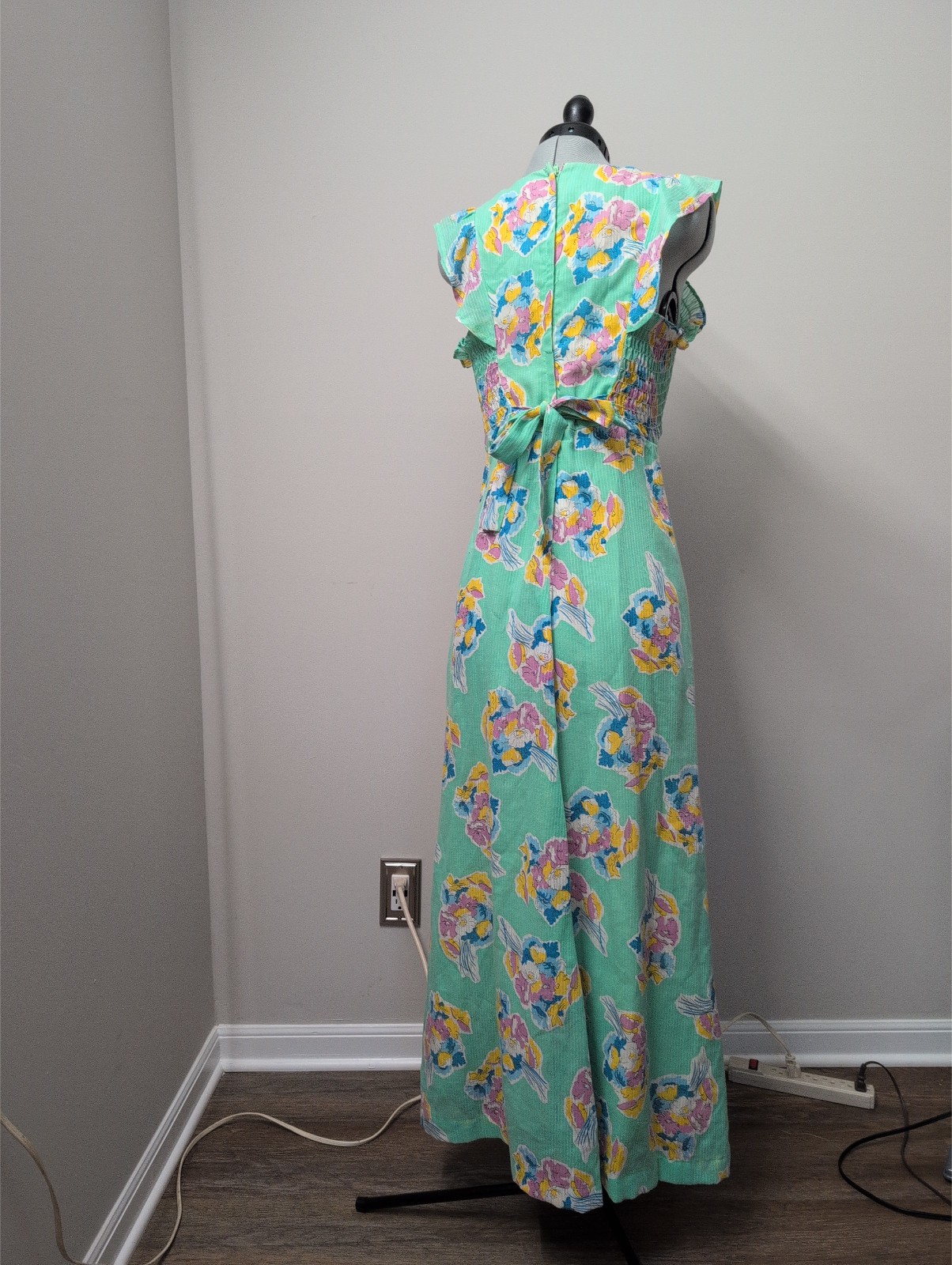 Vintage 60s 70s Maxi hollywood Dress Sz S Mint Green V-neck floral
