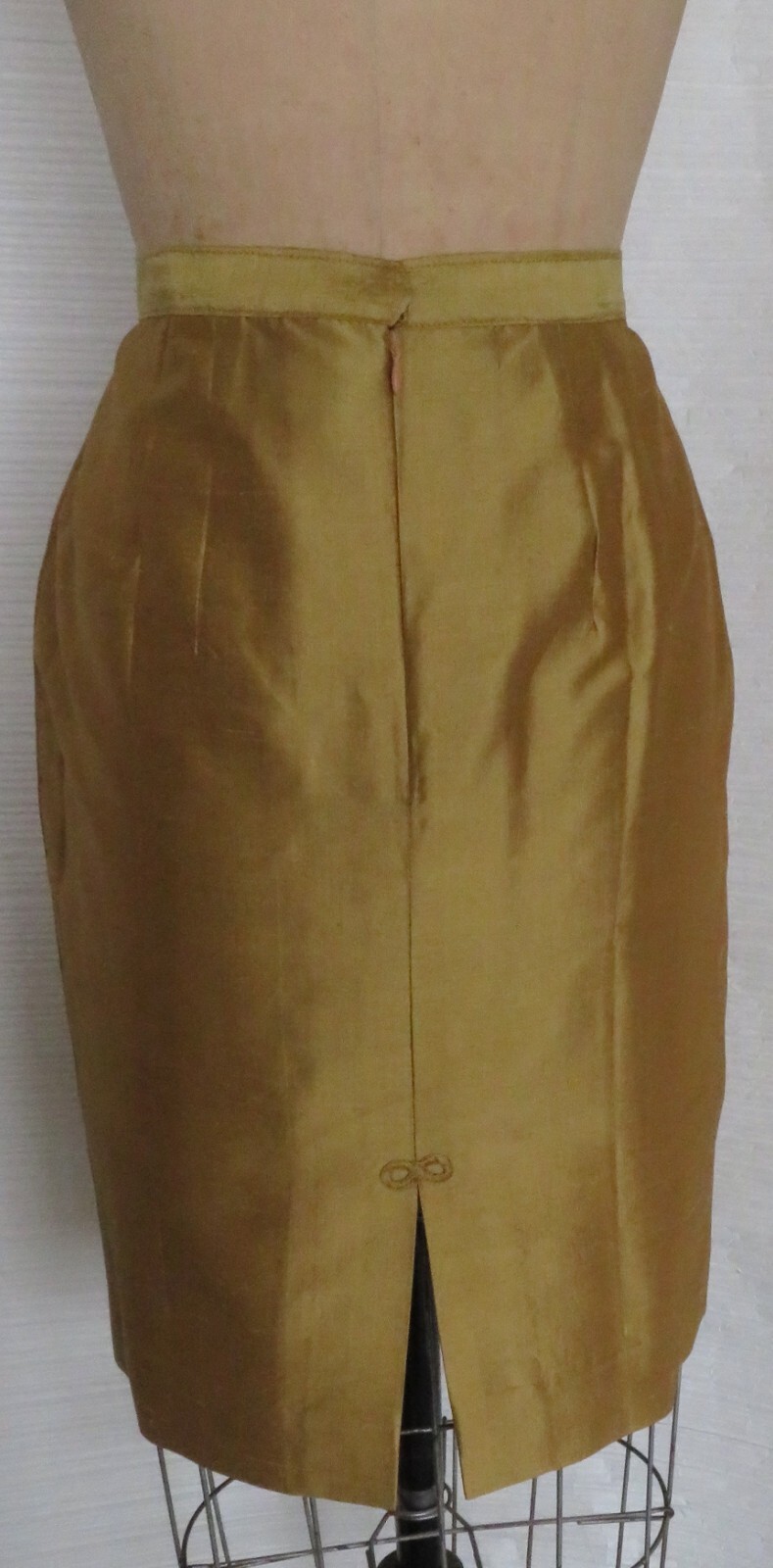 VINTAGE SKIRT SILK SHANTUNG GOLD COLOR CUSTOM MADE 31”WAIST 20.5 HIP NEW TIMLESS