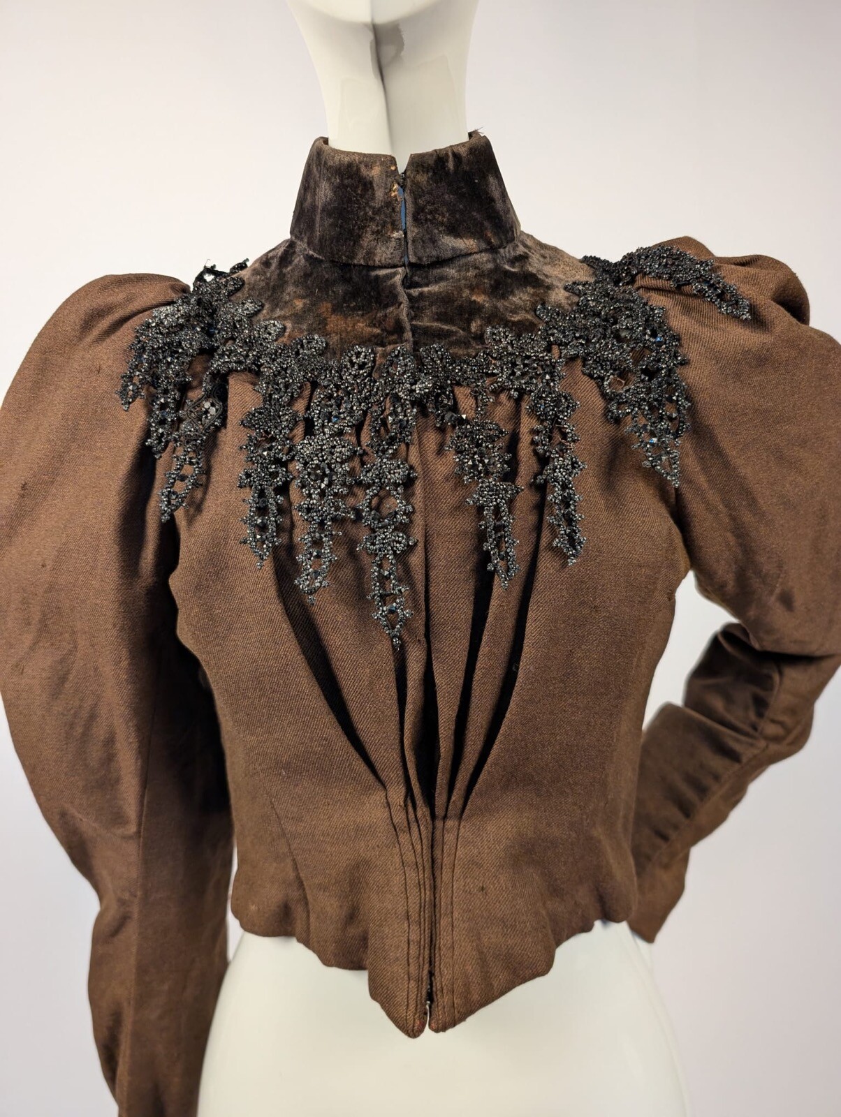 VICTORIAN 1890’S WOOL BODICE W PUFF SLEEVES W VELVET + JET BEAD NECKLINE