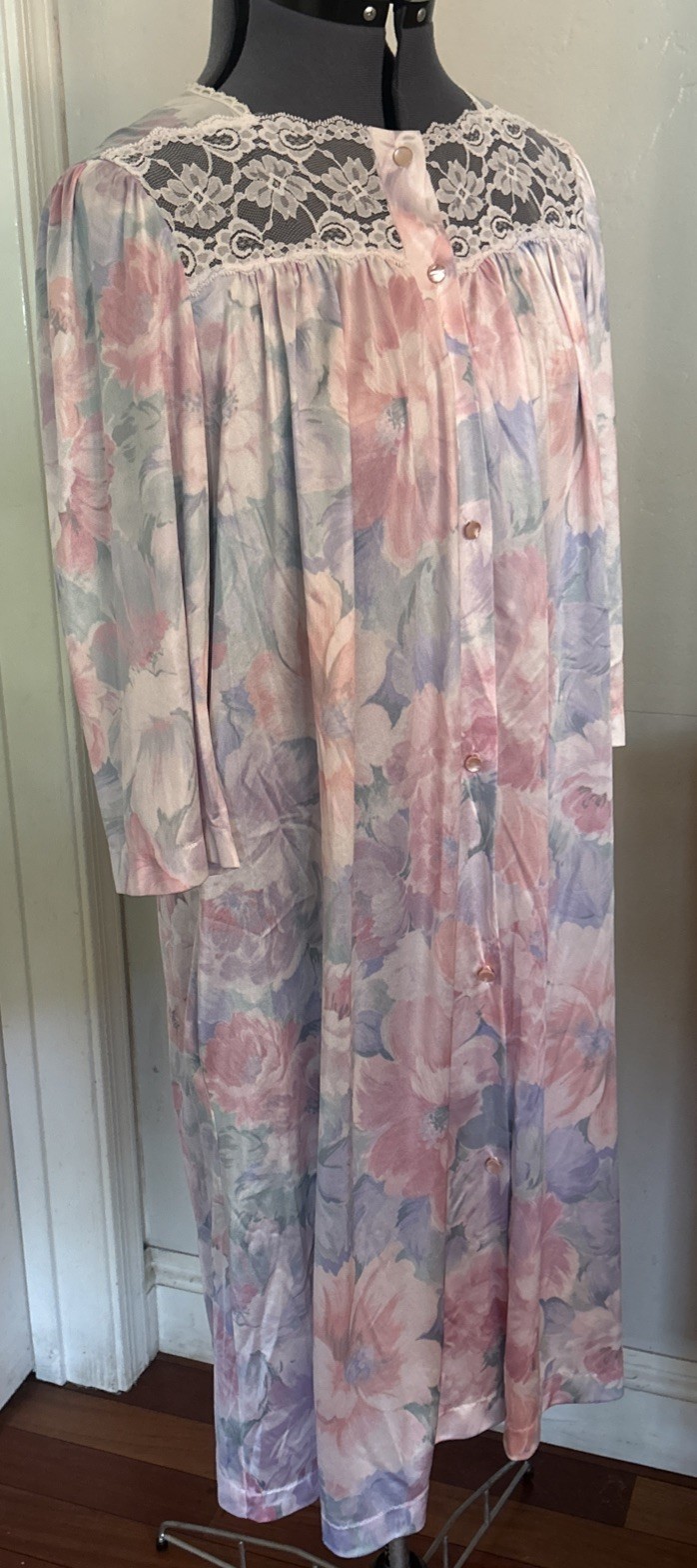 Vintage Lorraine Floral Lace Rosettes Button Up Night Gown Feminine Pretty Sz M