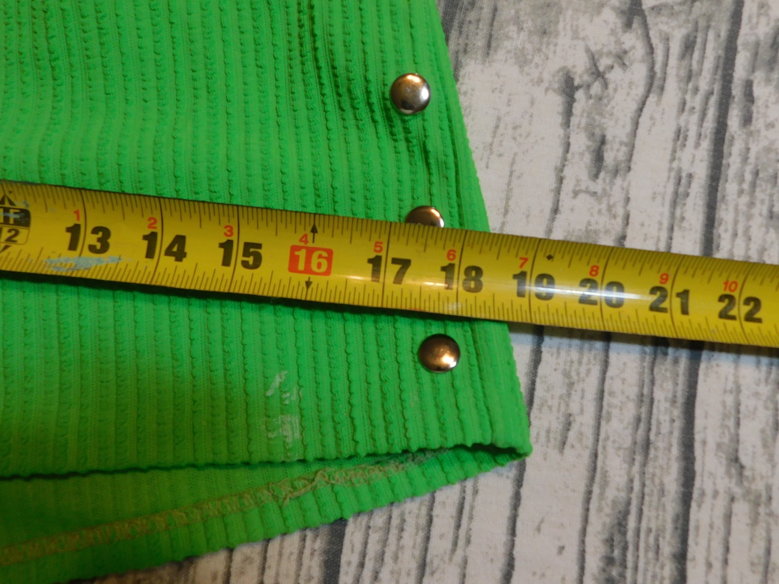 VTG GOGO SHORTS MOD BRIGHT GREEN SNAP FRONT TEXTURED POLY 60&rsquo;s 70&rsquo;s WOMENS 9 10