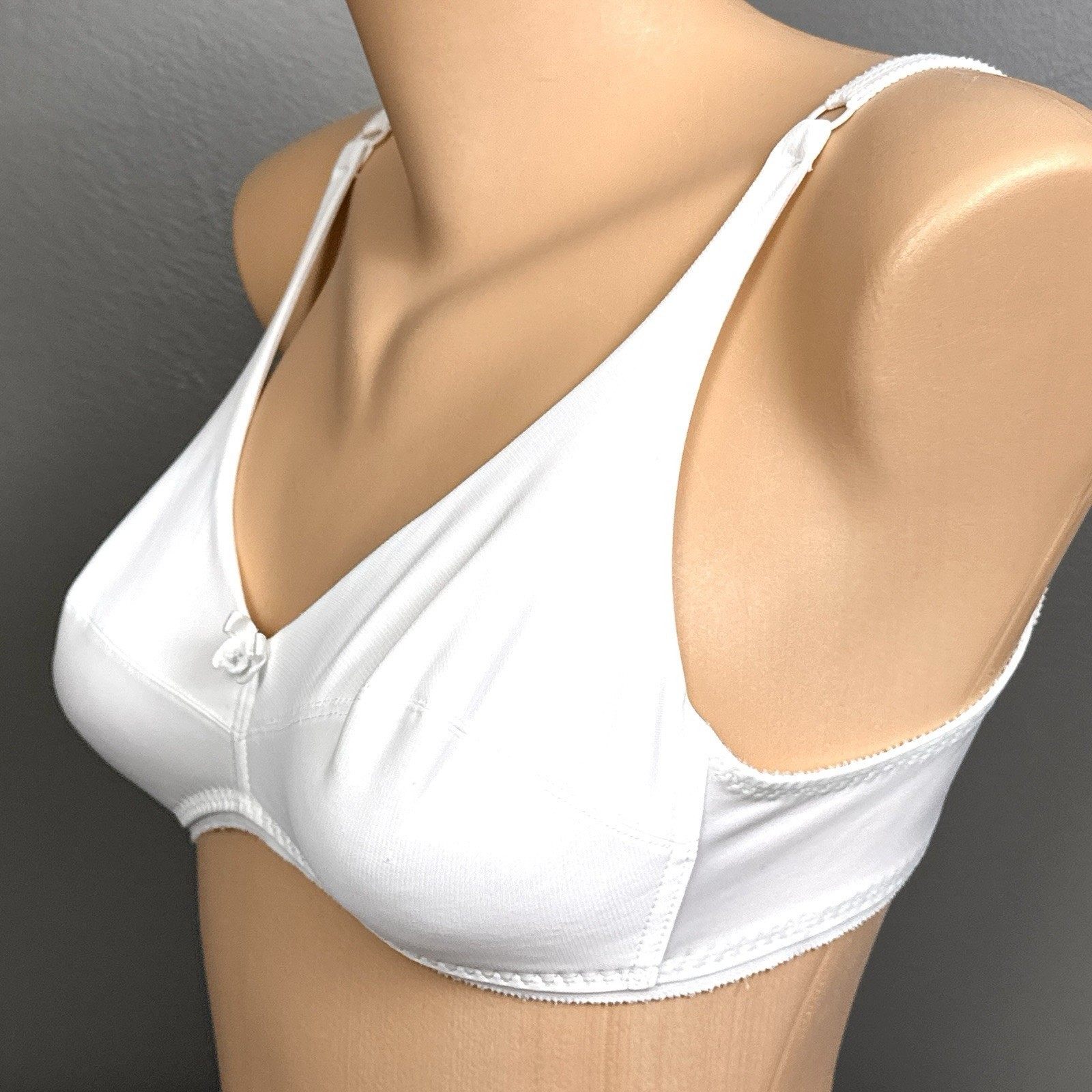 Vintage Warner&rsquo;s The Real McCoy Wireless Bra Size 34B White 1295 Fiberfill Lined