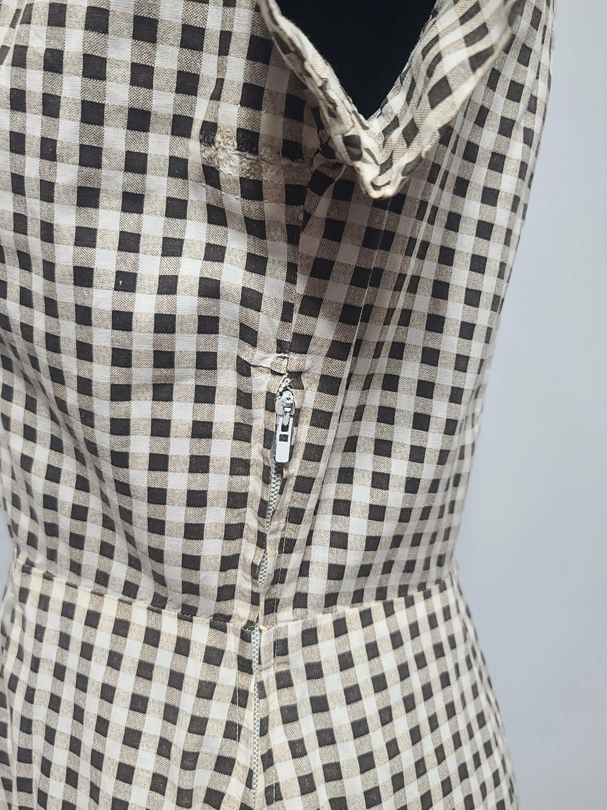 Vintage 1940s Brown Tan Checkered Print Dress Red Buttons WW2 B-38&Prime; W-30&Prime; H-41&Prime;