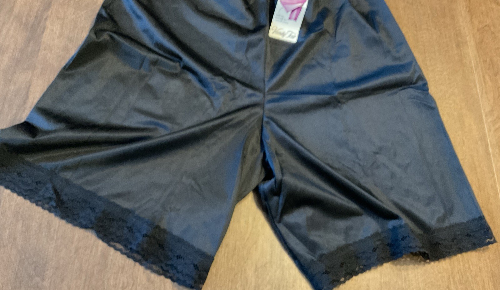 Vtg Vanity Fair Underglows Nylon Lace 20&Prime; Petti-Leg Slip Shorts Black Medium NWT