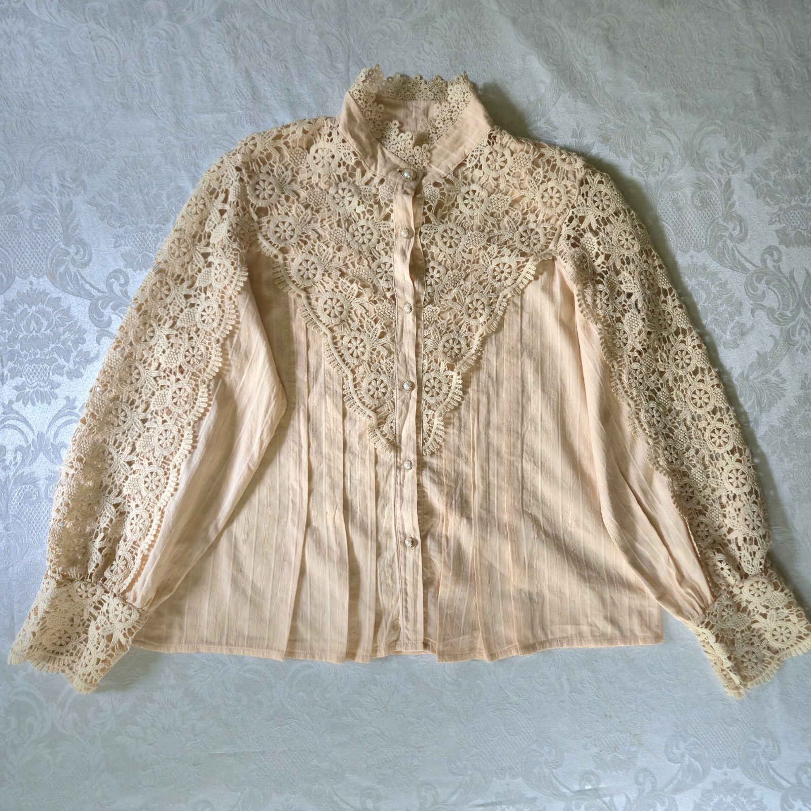 Elegant Victorian Vintage Style Lace Women&rsquo;s Blouse in Light Pink Peach Size XL