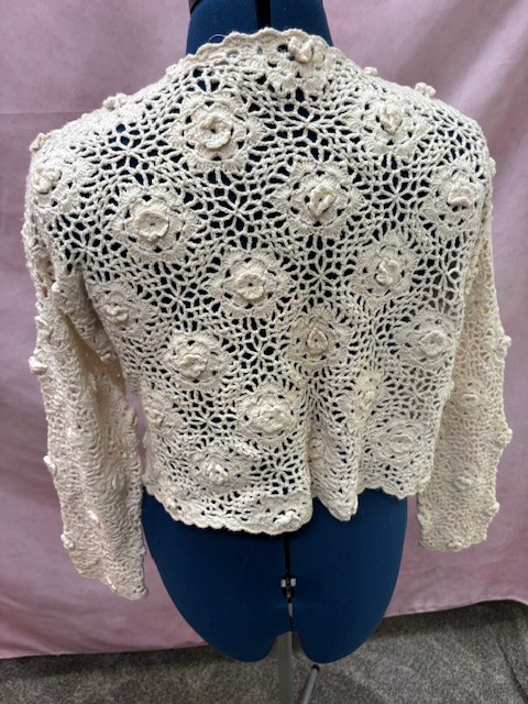 Vintage Boho 1970s Reference Point Crochet Floral Top – Ivory- size Med