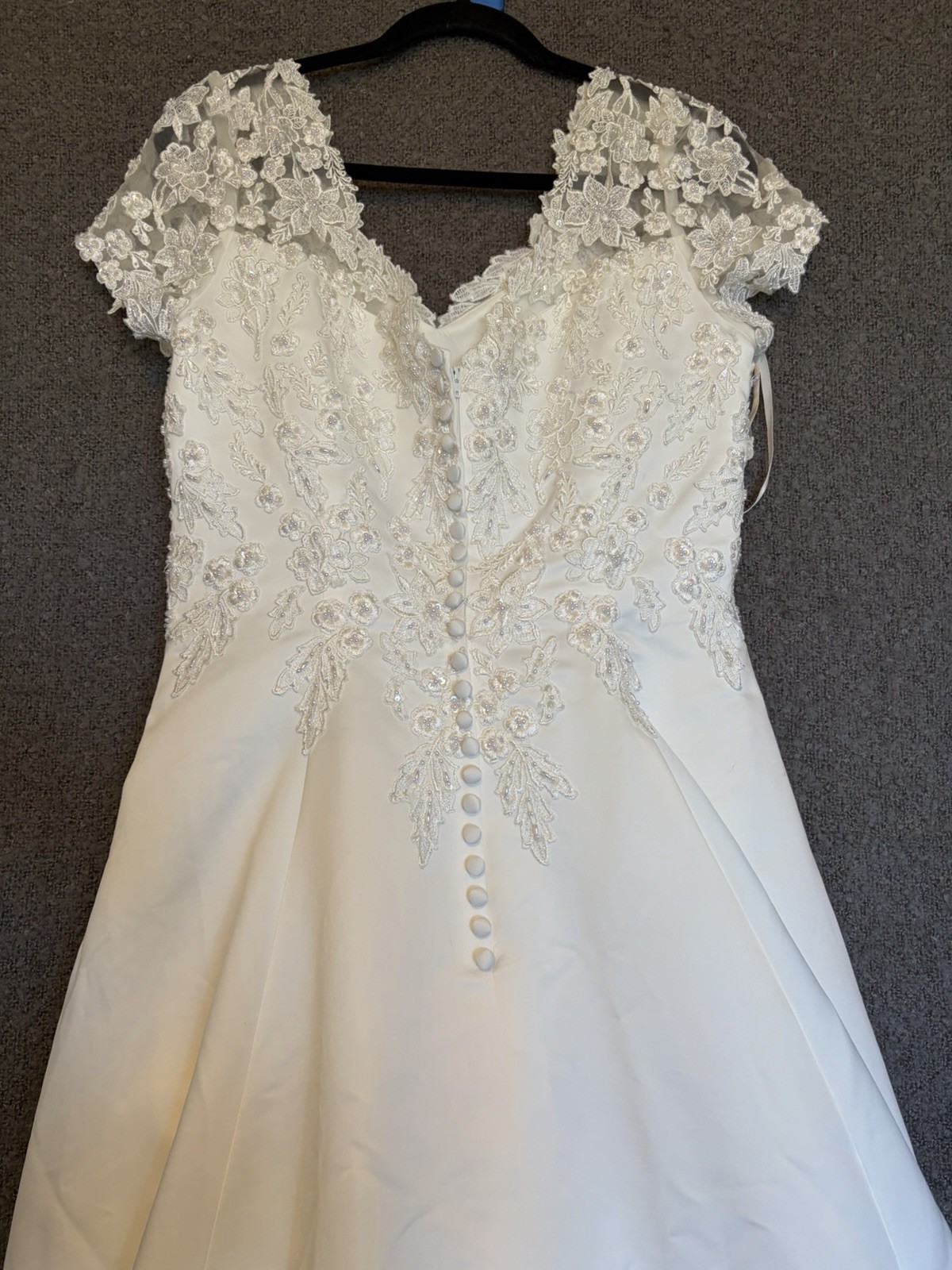 Christina Wu Ivory Lace Appliqué Wedding Dress Size 16 Regular Style 1660-2
