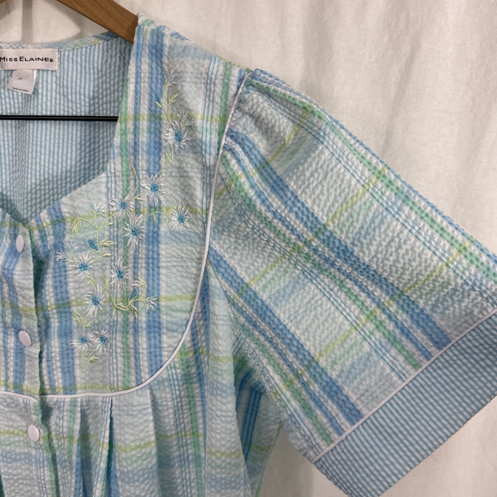 Vintage Miss Elaine Woman’s Nightgown M White Waffle Snap Dress Floral Detail