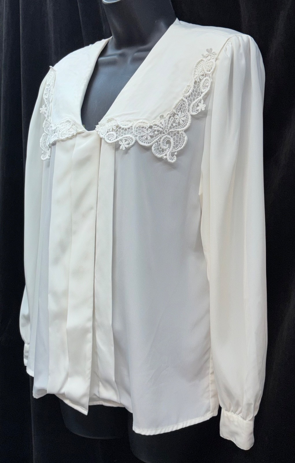 VTG David Matthew Women Size 12P Button Up Long Sleeve Lace Collar Blouse Cream