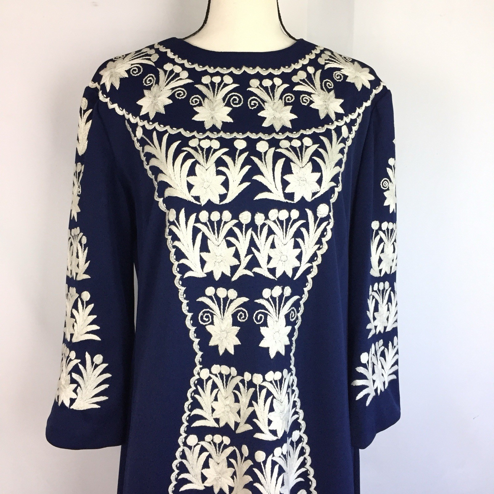 VTG Hand Embroidered Maxi Hostess Gown Dress 3/4 Bell Sleeves Knit 8-10 Bust 39&Prime;