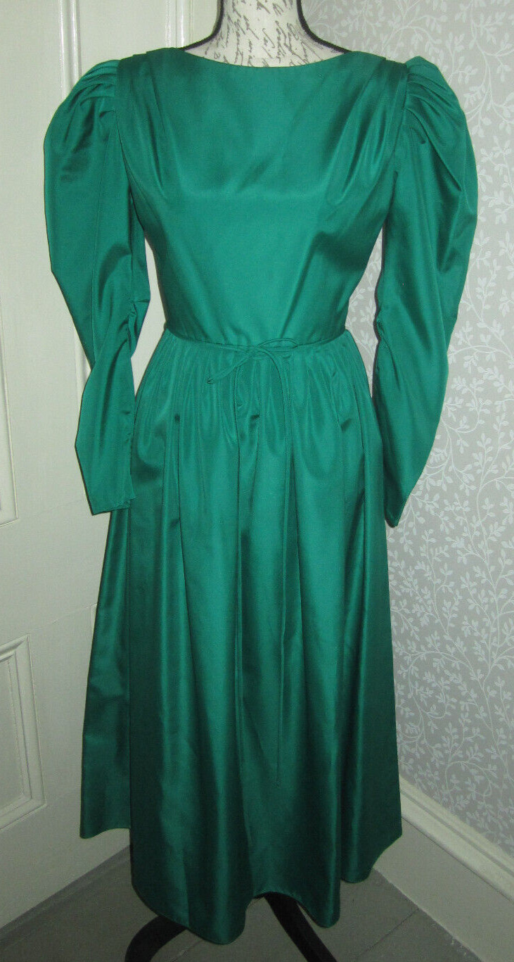 Vtg House of Bianchi kelly green taffeta long sleeved full length dress, size M