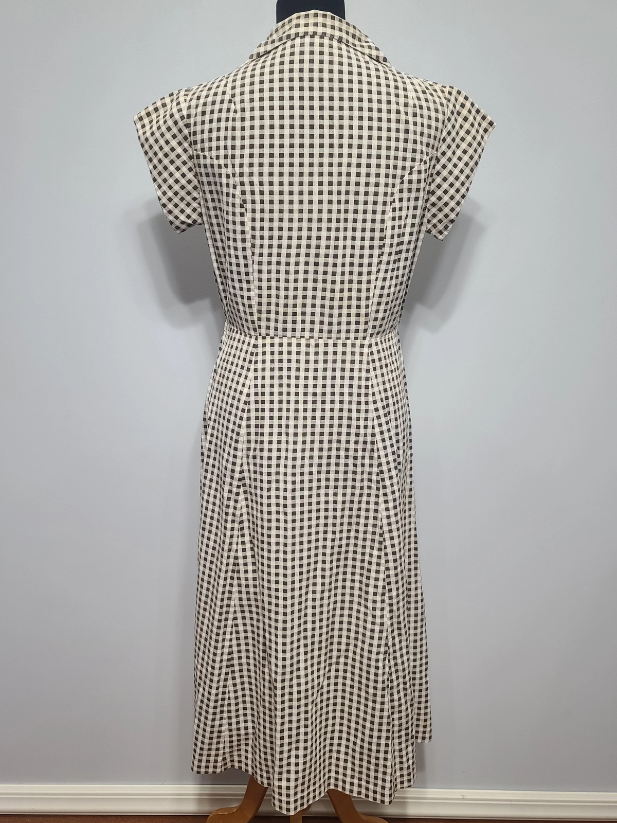 Vintage 1940s Brown Tan Checkered Print Dress Red Buttons WW2 B-38&Prime; W-30&Prime; H-41&Prime;