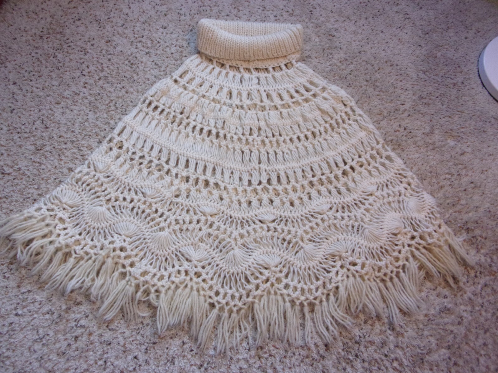 Vintage Handmade Pullover Turtleneck Crochet Poncho Shawl~Fringe~Oatmeal~EUC