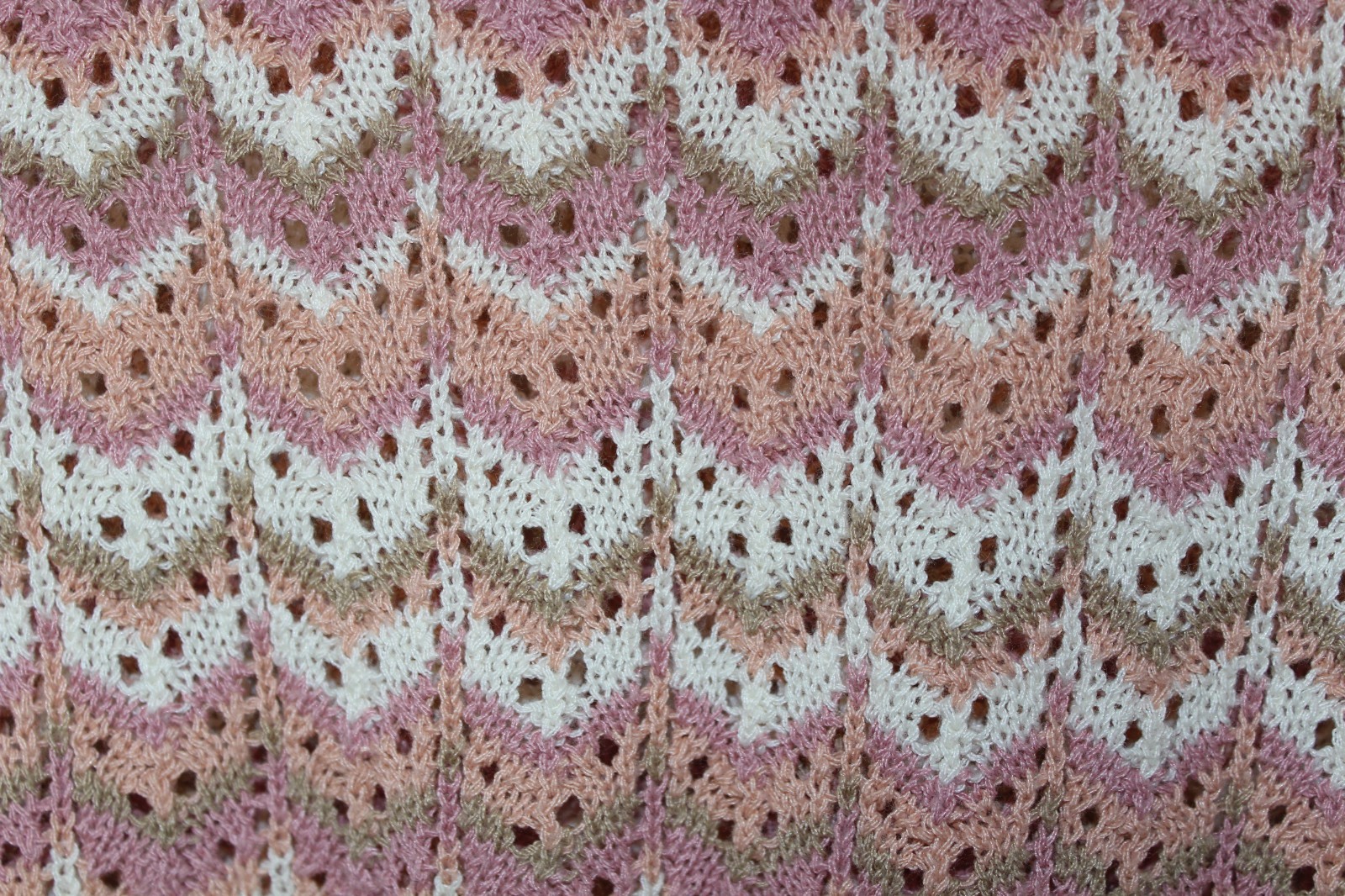 VTG College Town Chevron Knit Sweater Small Pink Cream Open Knit 70s Retro S XS