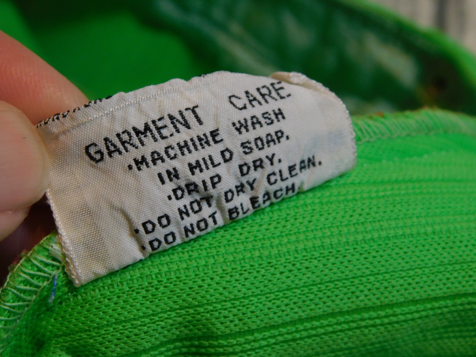VTG GOGO SHORTS MOD BRIGHT GREEN SNAP FRONT TEXTURED POLY 60&rsquo;s 70&rsquo;s WOMENS 9 10