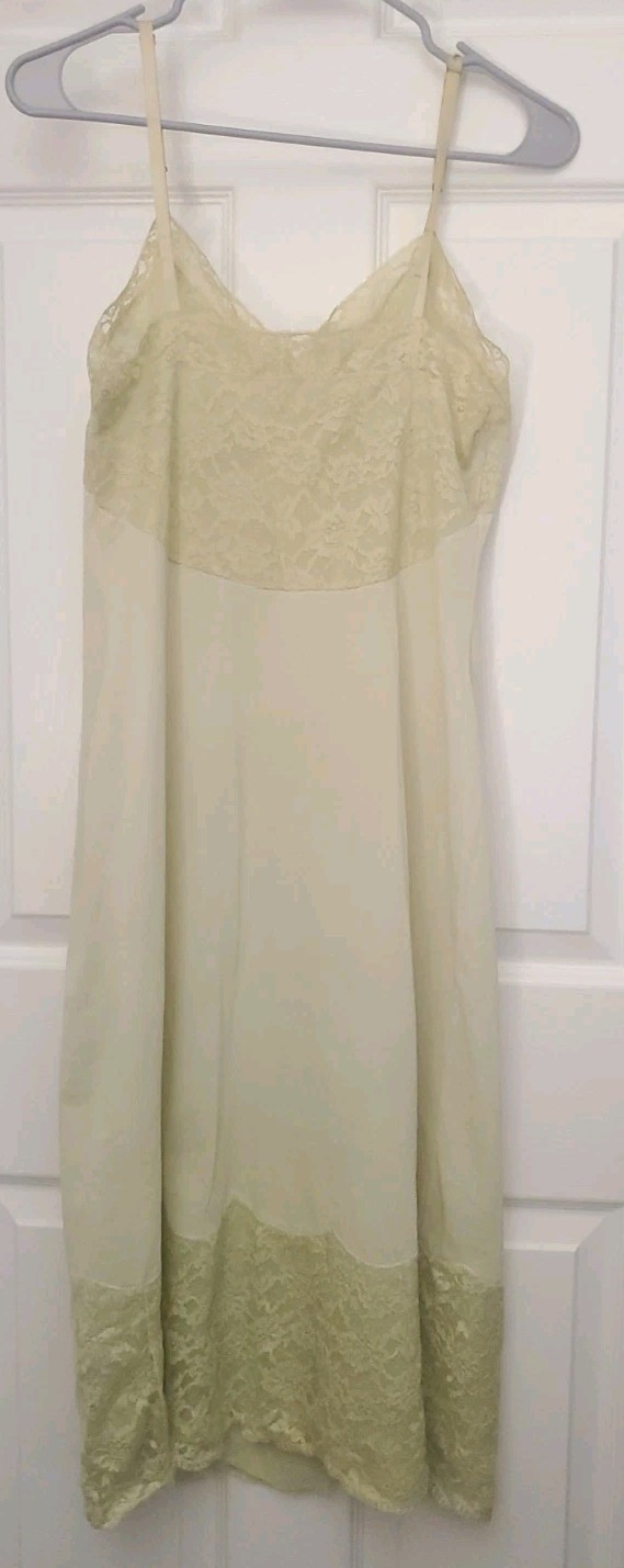 Antique Mint Green Lace Floral Slip Dress Untagged Waist 38&Prime; Length 44&Prime;