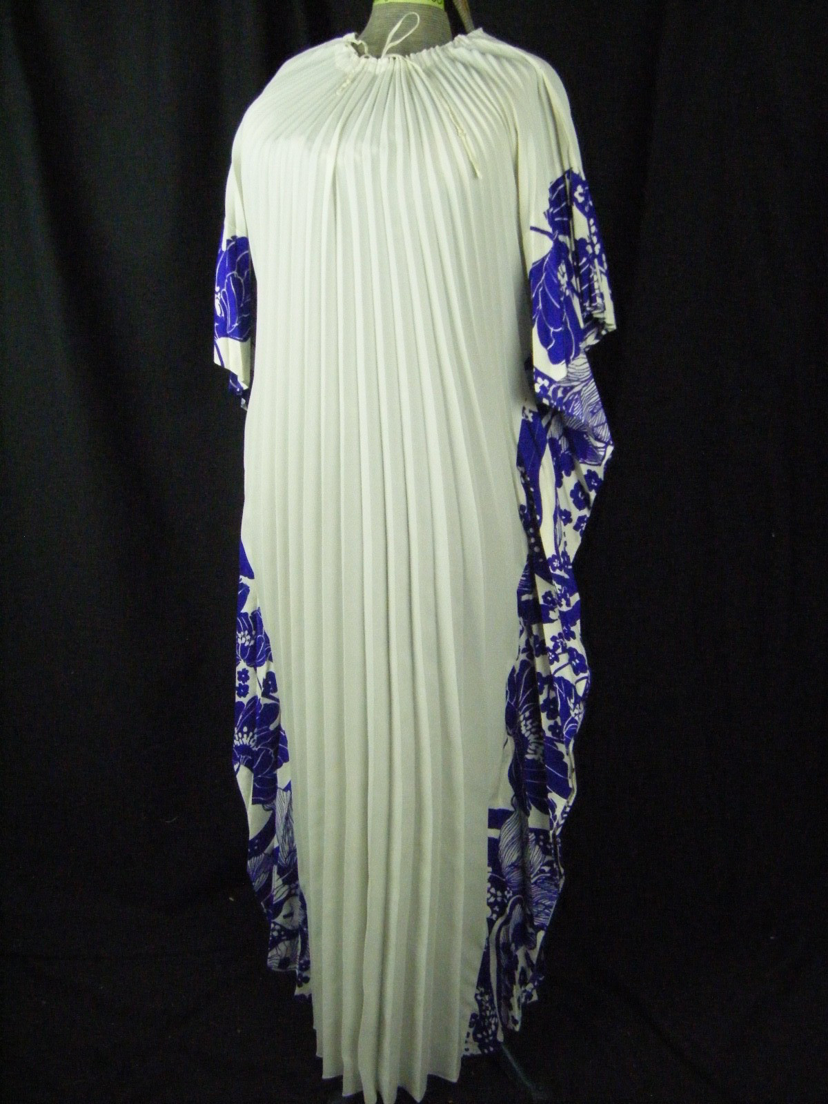 Vtg 60-70s White Purple Hawaiian Floral Printed Pleated Caftan-Bust 49/One size